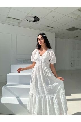 Beyaz Göğüs Detay Brodeli Elbise EM-1836