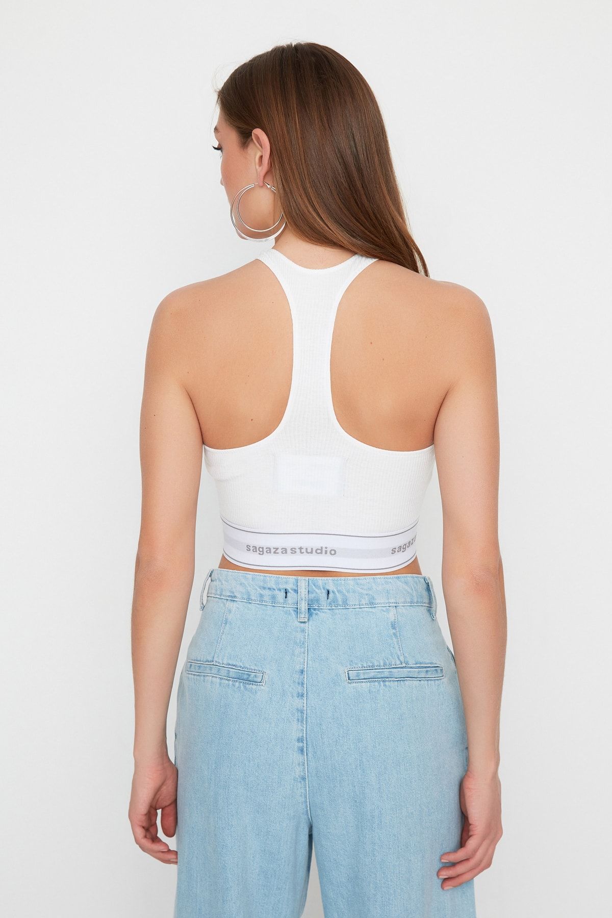 Trendyol Collection-Sagaza Studio White Pletený bustier - TPRSS22BS00019 s kovovým detailem příslušenství 6
