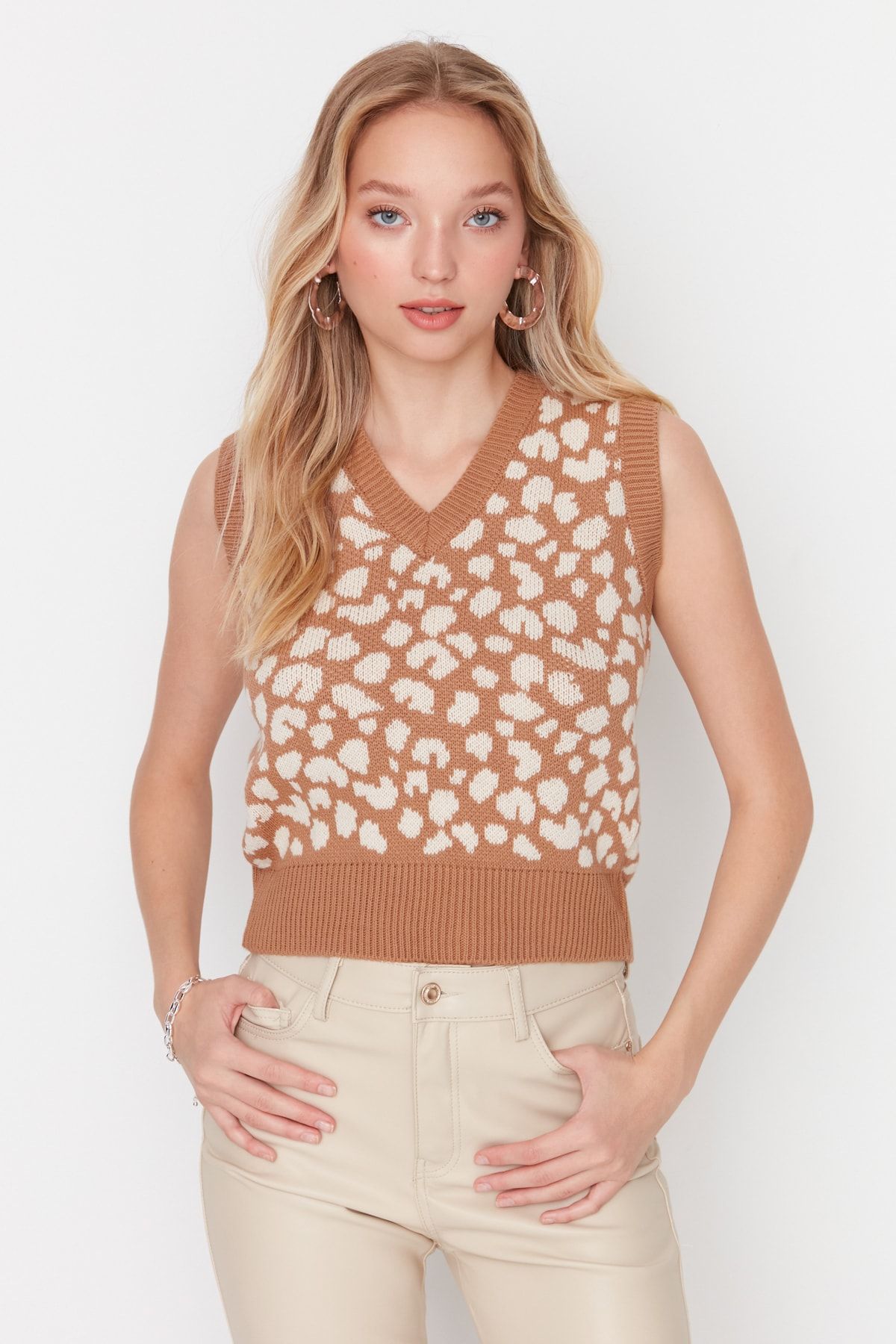 Trendyol Collection Strickweste Braun Regular Fit Fast ausverkauft