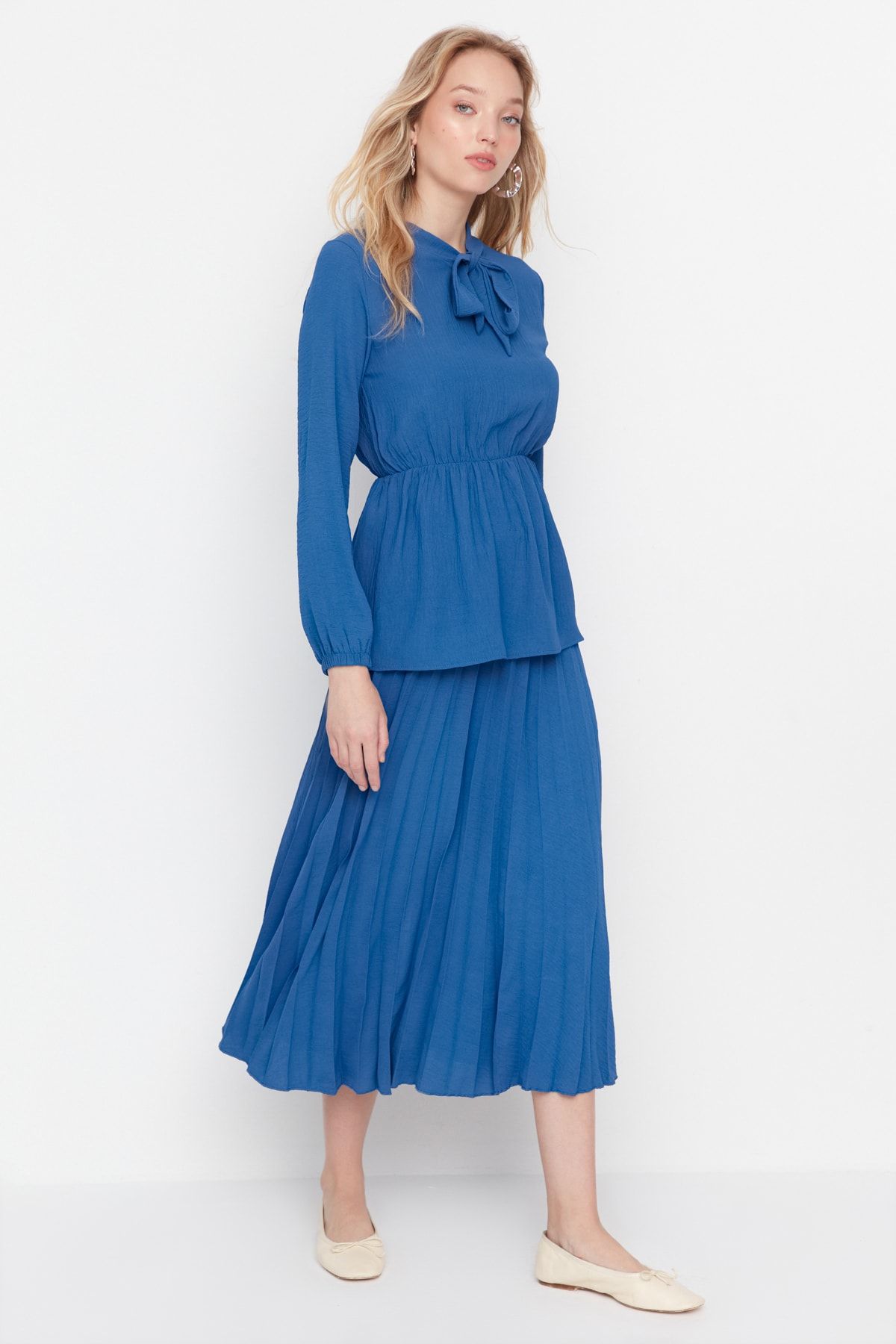 Trendyol Modest İndigo Yakası Fular Detaylı Tunik-Pantolon Dokuma Takım TCTSS22US00058 RN11077