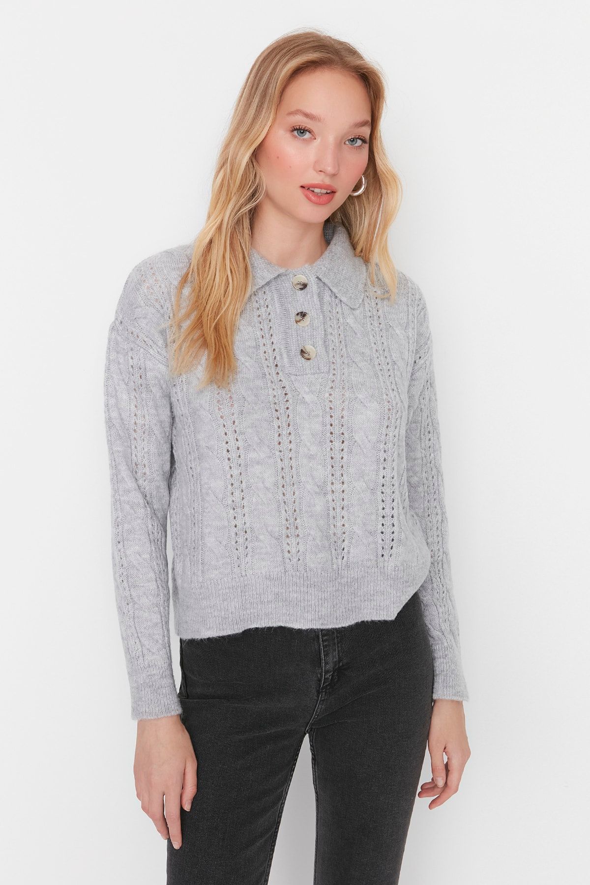 TRENDYOLMİLLA Gri Polo Yaka Crop Triko Kazak TWOAW23KZ00434