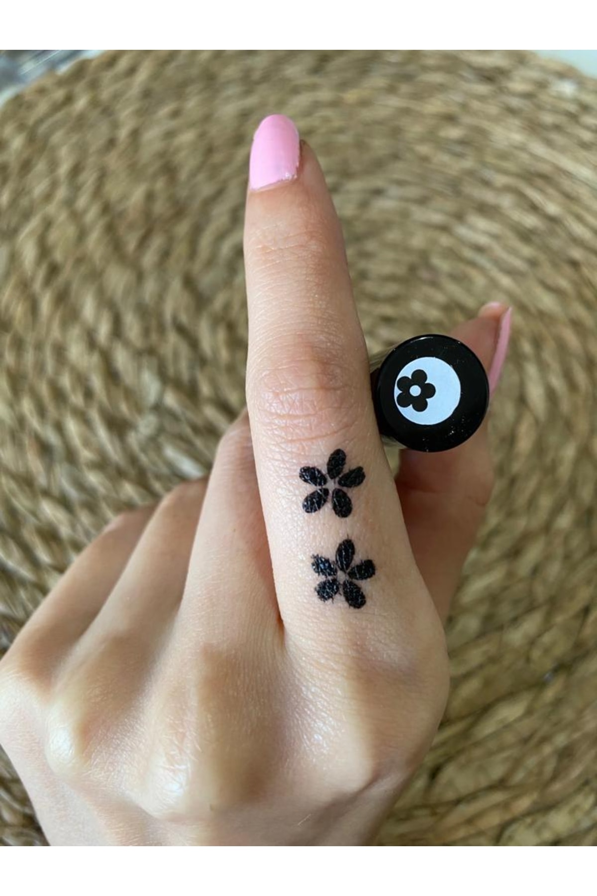 LARİN kozmetik Çiçek Desenli Kalın Uçlu Çift Taraflı Kalem Eyeliner