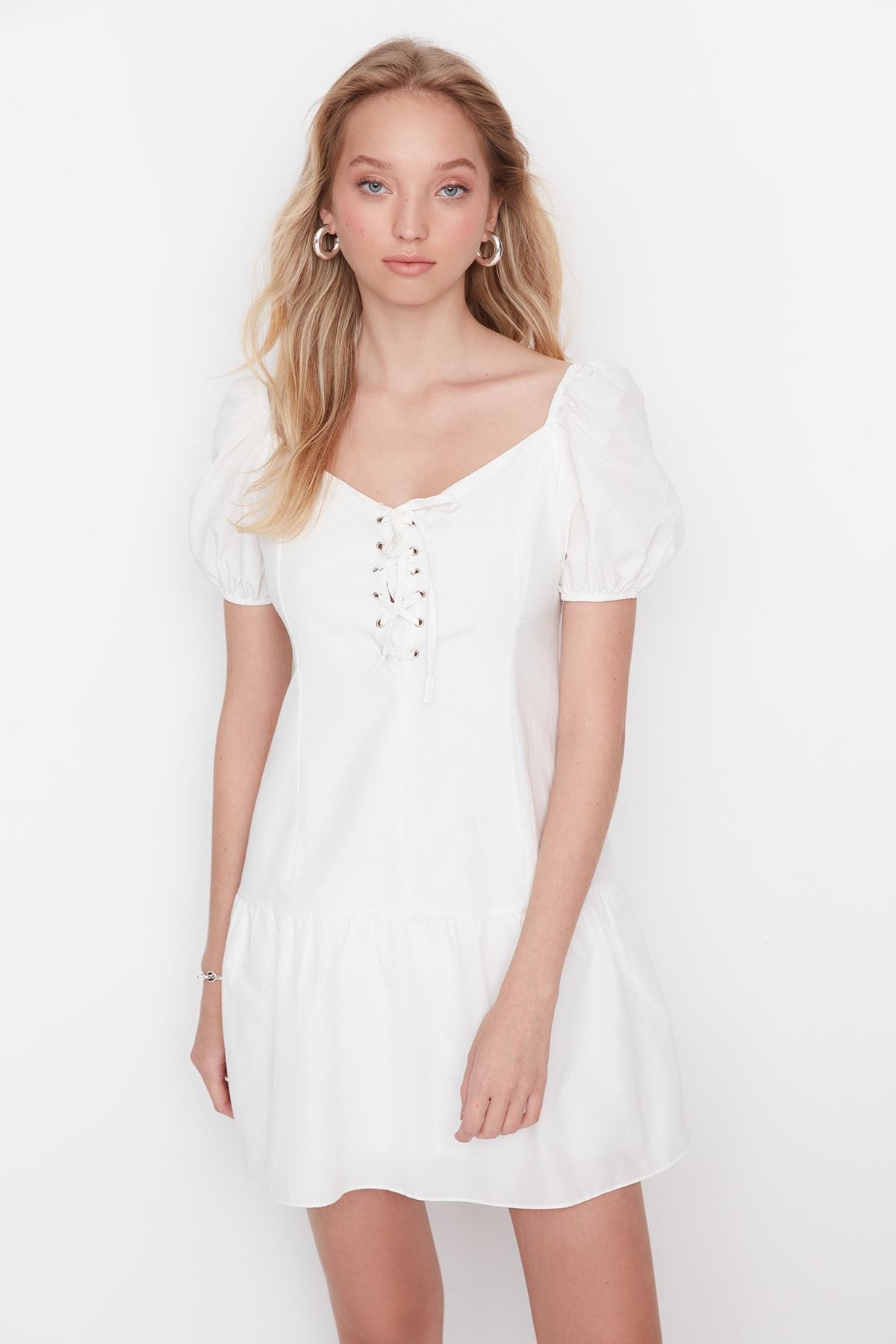 Trendyol Collection Kleid Ecru Gerüschter Saum Fast ausverkauft