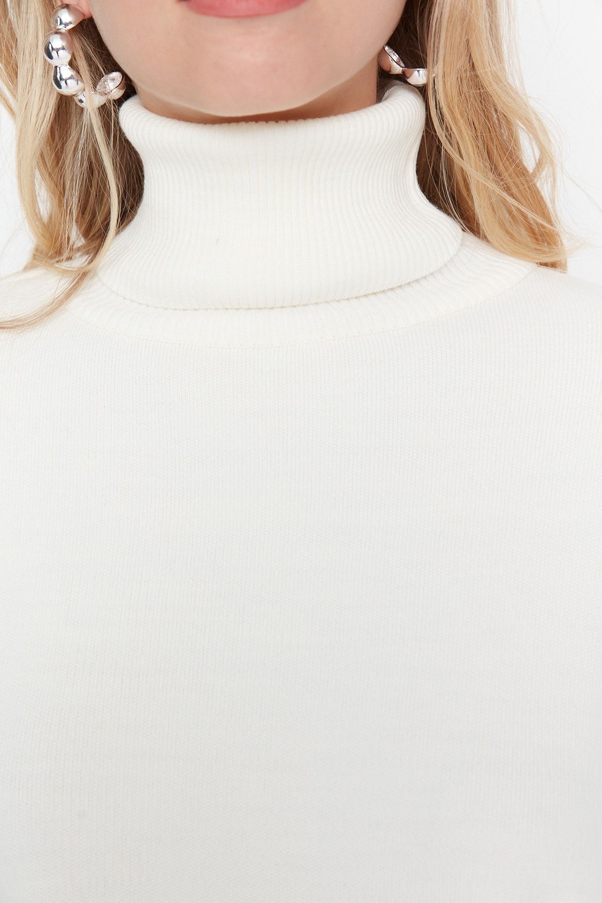 Trendyol Collection-Weit geschnittener Strickpullover in Ecru – TWOAW23KZ00206 4