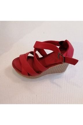 Kadın Hakiki Deri Kırmızı Yumuşak Çift Çapraz Bantlı Bilekten Tokalı Dolgu Topuklu Platform Sandalet 5572003