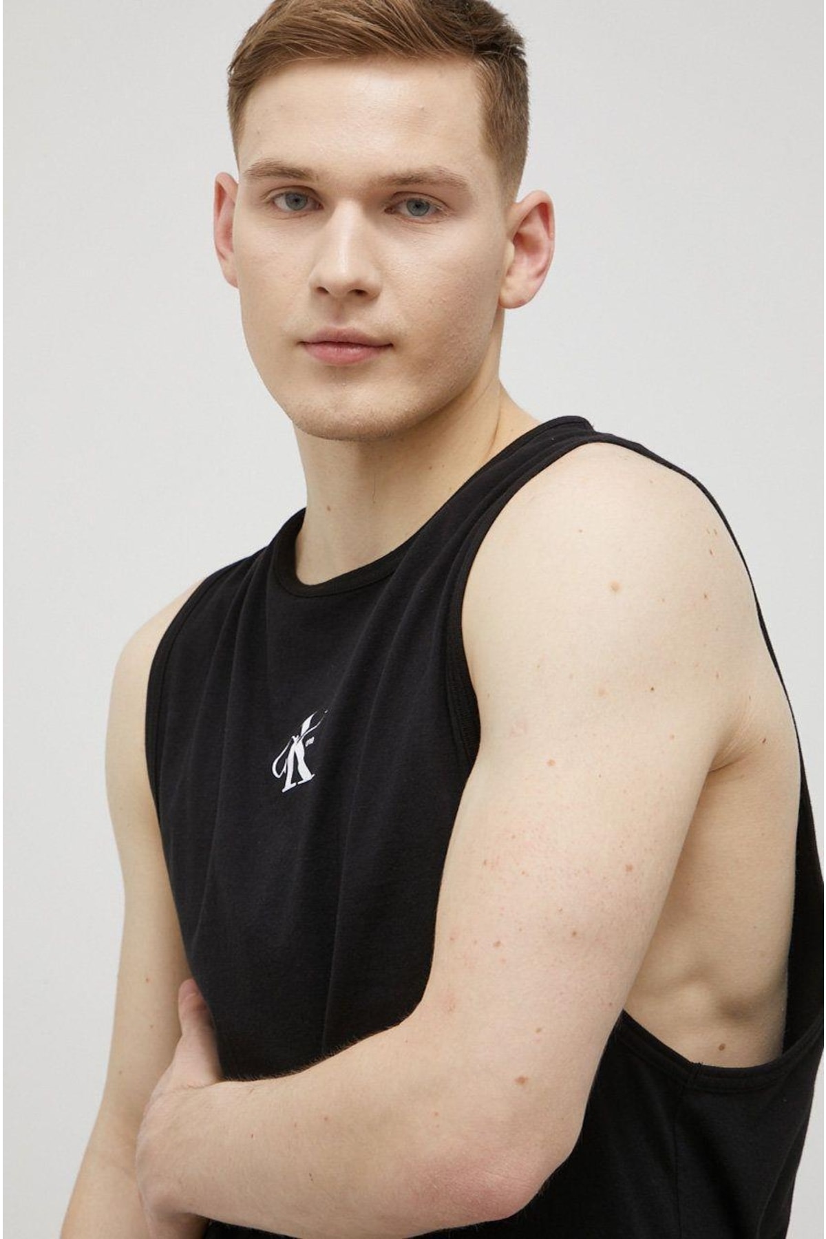 تیشرت مردانه مشکی کلوین کلاین | 22YKM0KM00758 اورجینال - تصویر 4