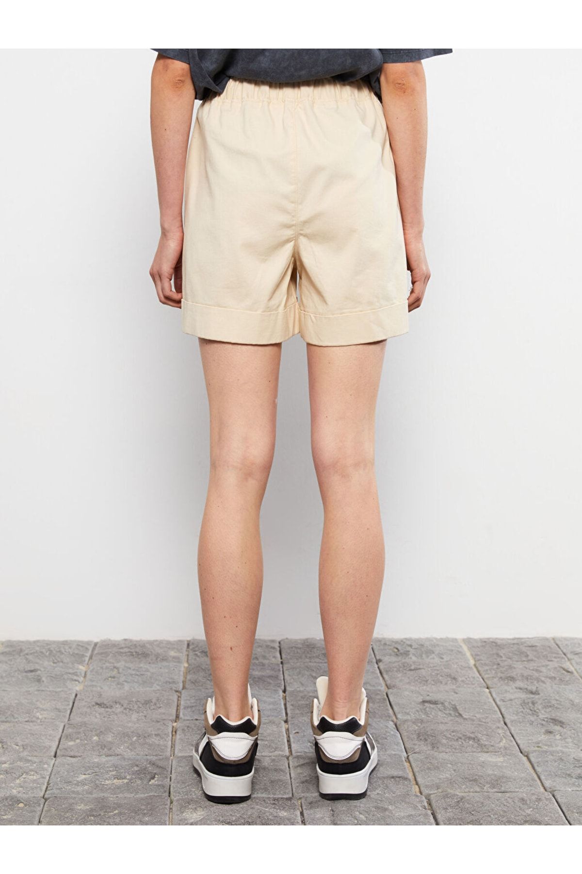 LC Waikiki-Pantaloni scurți de damă din Gabardin simplu, casual, cu talie elastică 5