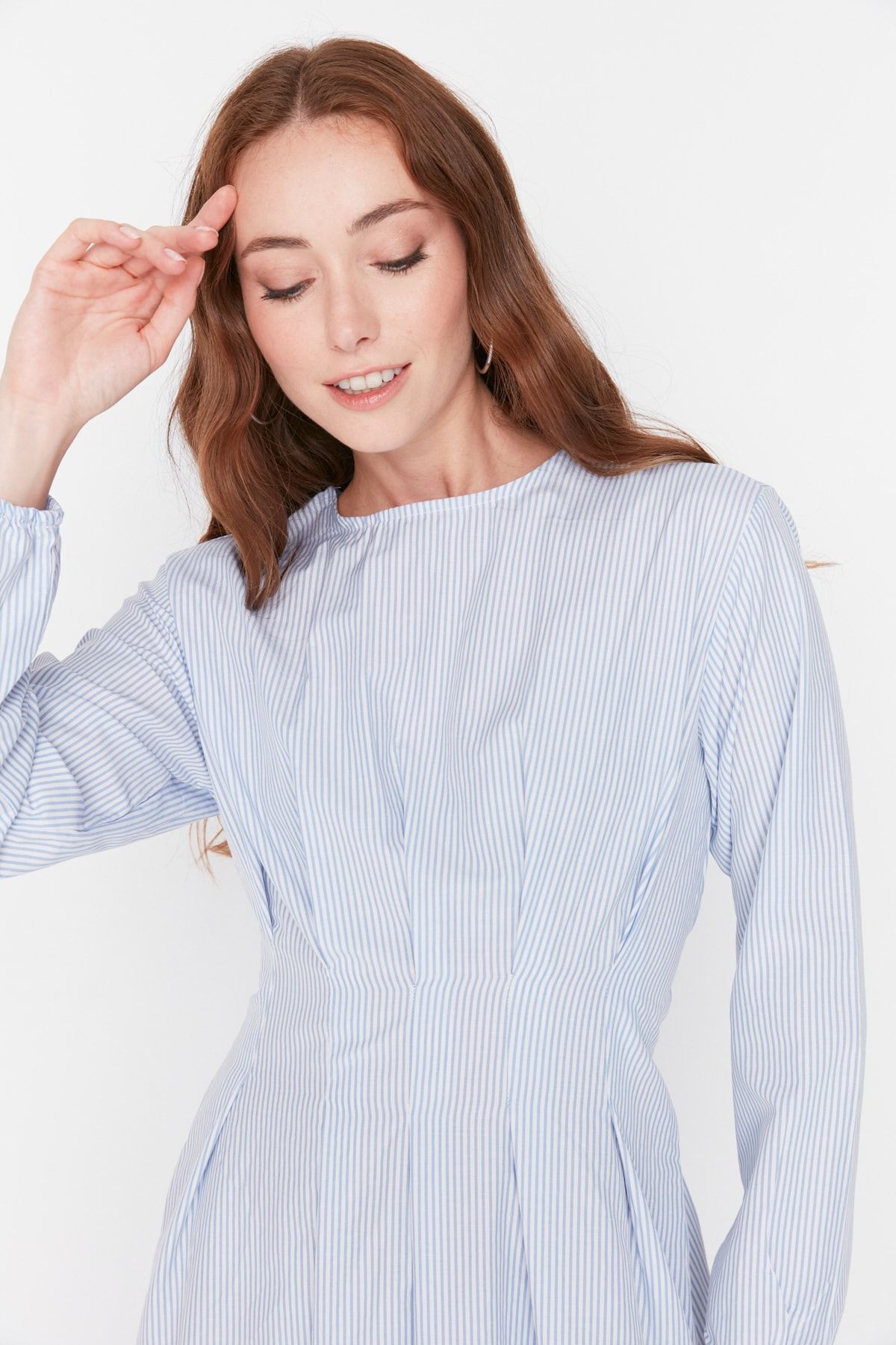 Trendyol Modest Mavi Çizgili Bisiklet Yaka Beli Pili Detaylı Dokuma Elbise TCTSS22EB00181 RN11216
