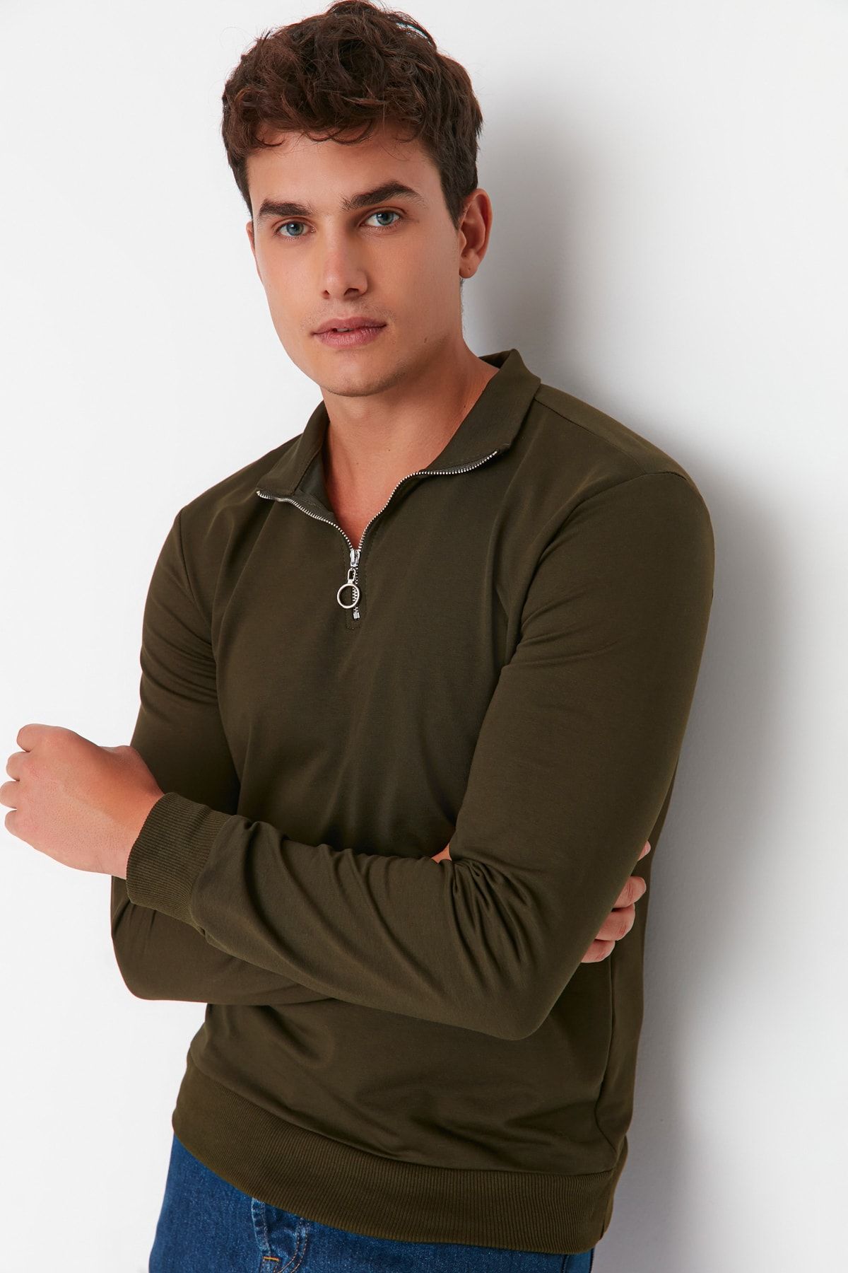 TRENDYOL MAN Haki Erkek Regular Fit Fermuarlı Balıkçı Yaka Uzun Kollu Basic Pamuklu Sweatshirt TMNAW21SW0304