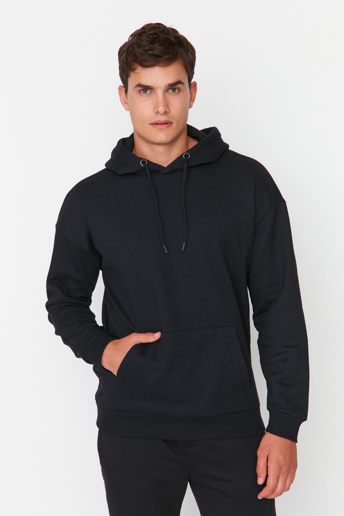 Trendyol Collection-Übergroßes schwarzes Fleece-Sweatshirt mit Kapuze - TMNAW23sw00195 9
