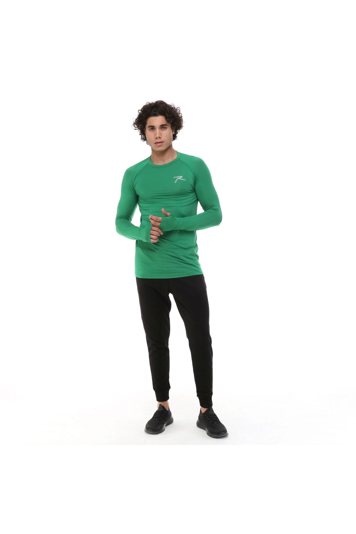 تي شيرت رياضي للأداء الفني بأكمام طويلة باللون الأ...