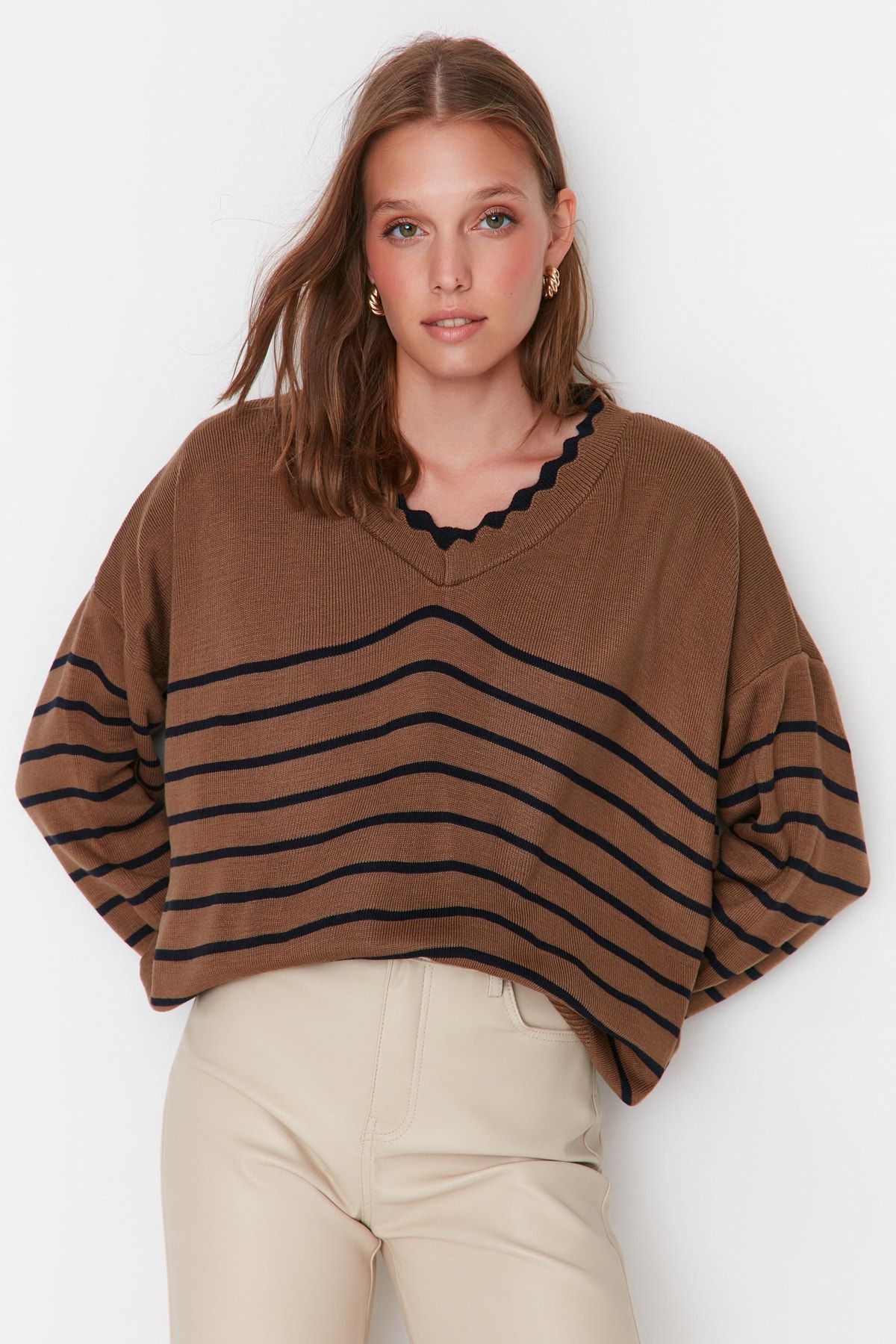 Trendyol Collection Pullover Braun Regular Fit Fast ausverkauft