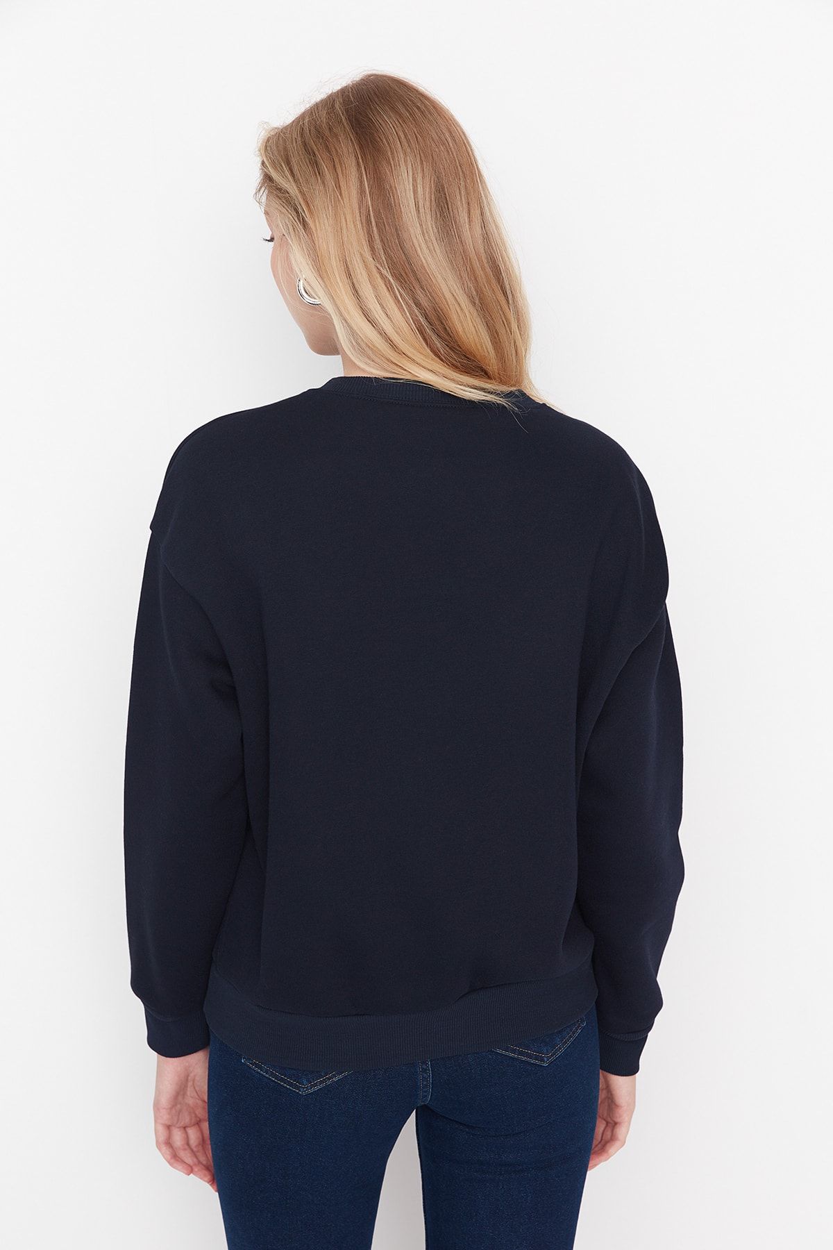 Trendyol Collection-Темно-синій світшот з принтом і товстим внутрішнім флісом Basic Orme TWOAW23SW00436 6