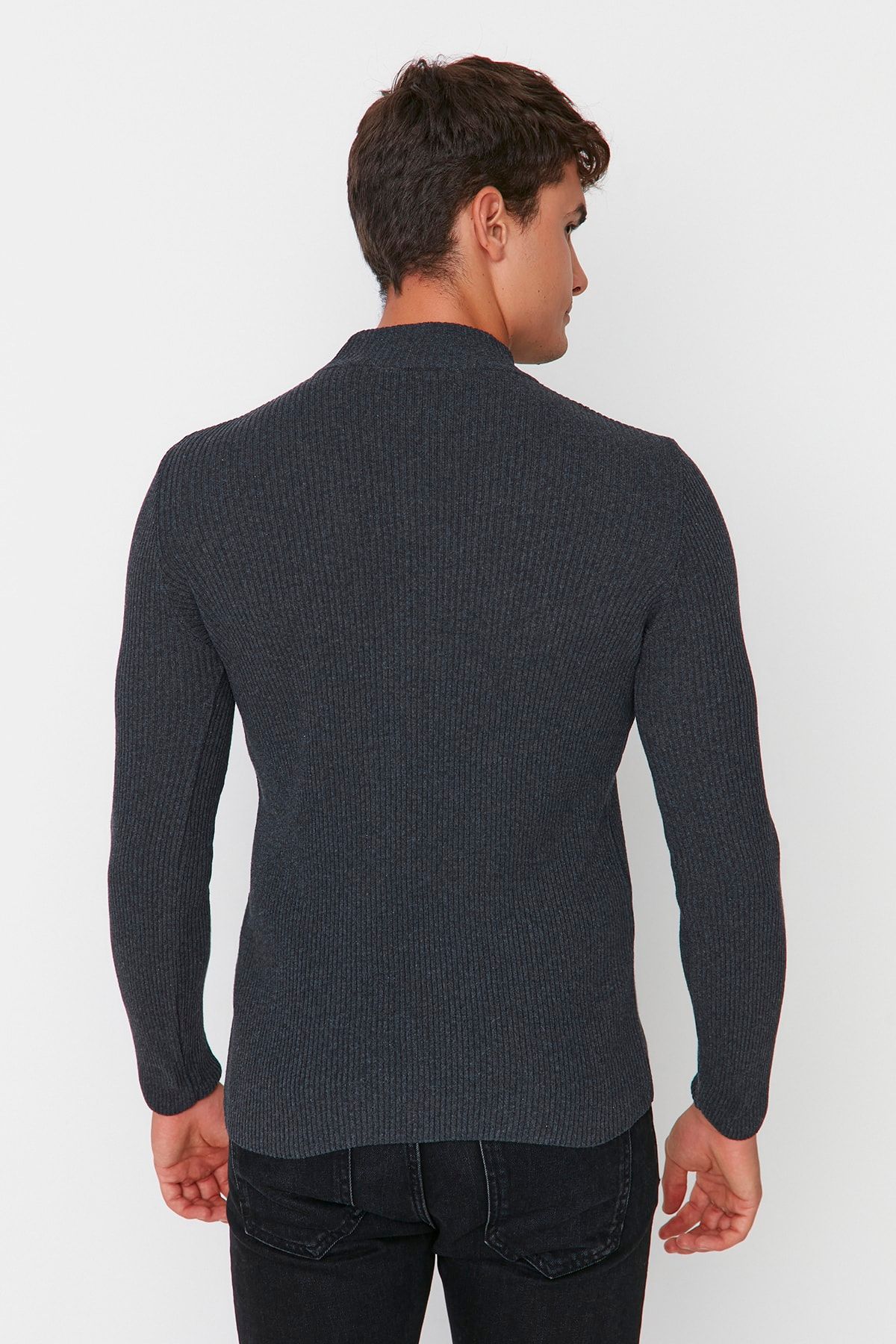 Trendyol Collection-Anthrazitfarbener, gerippter Strickpullover aus Baumwolle – halber Rollkragenpullover, schmale Passform TMNAW21KZ0568 5