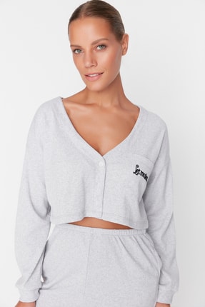 TRENDYOLMİLLA Gri Nakışlı Fitilli Örme Pijama Takımı THMAW22PT0511