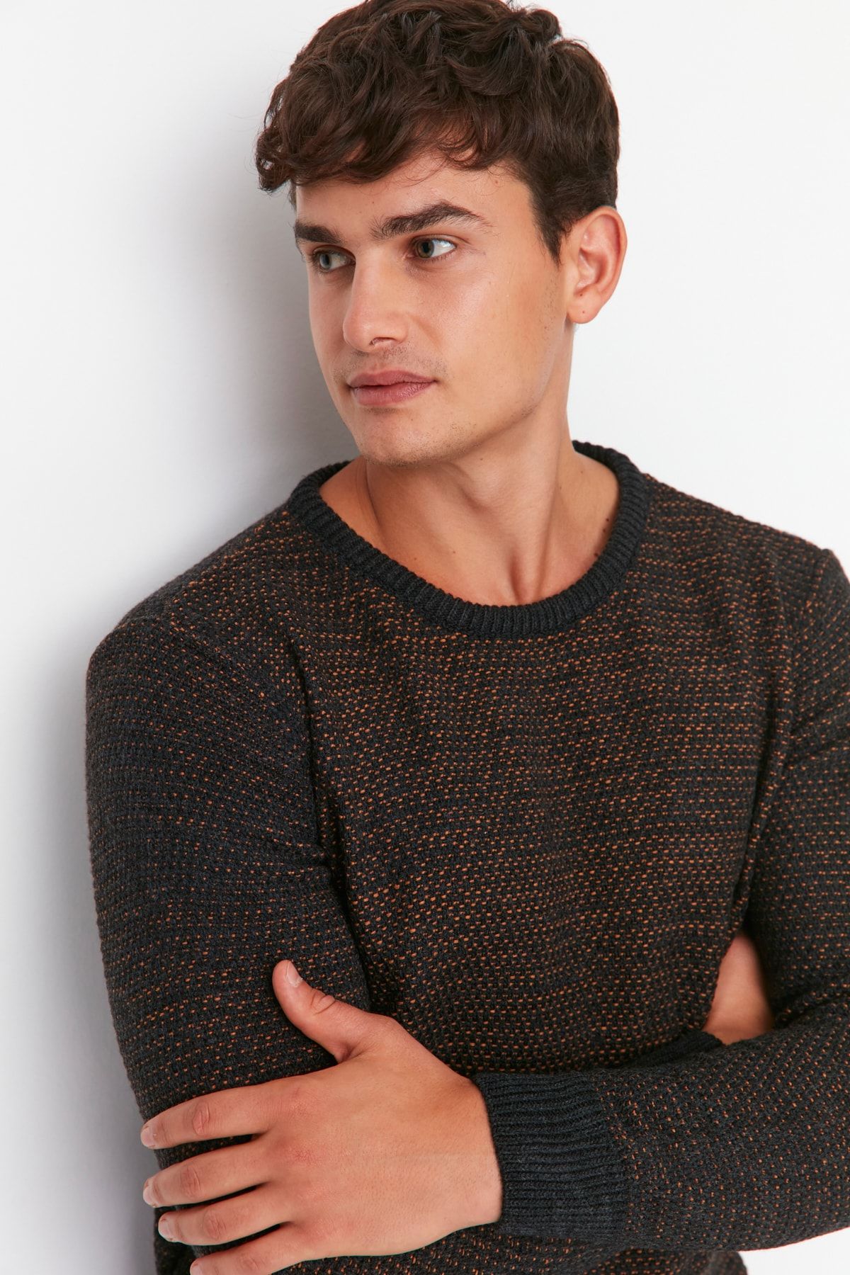 Antrasit Erkek Slim Fit Bisiklet Yaka Dokulu Kazak TMNAW22KZ0659