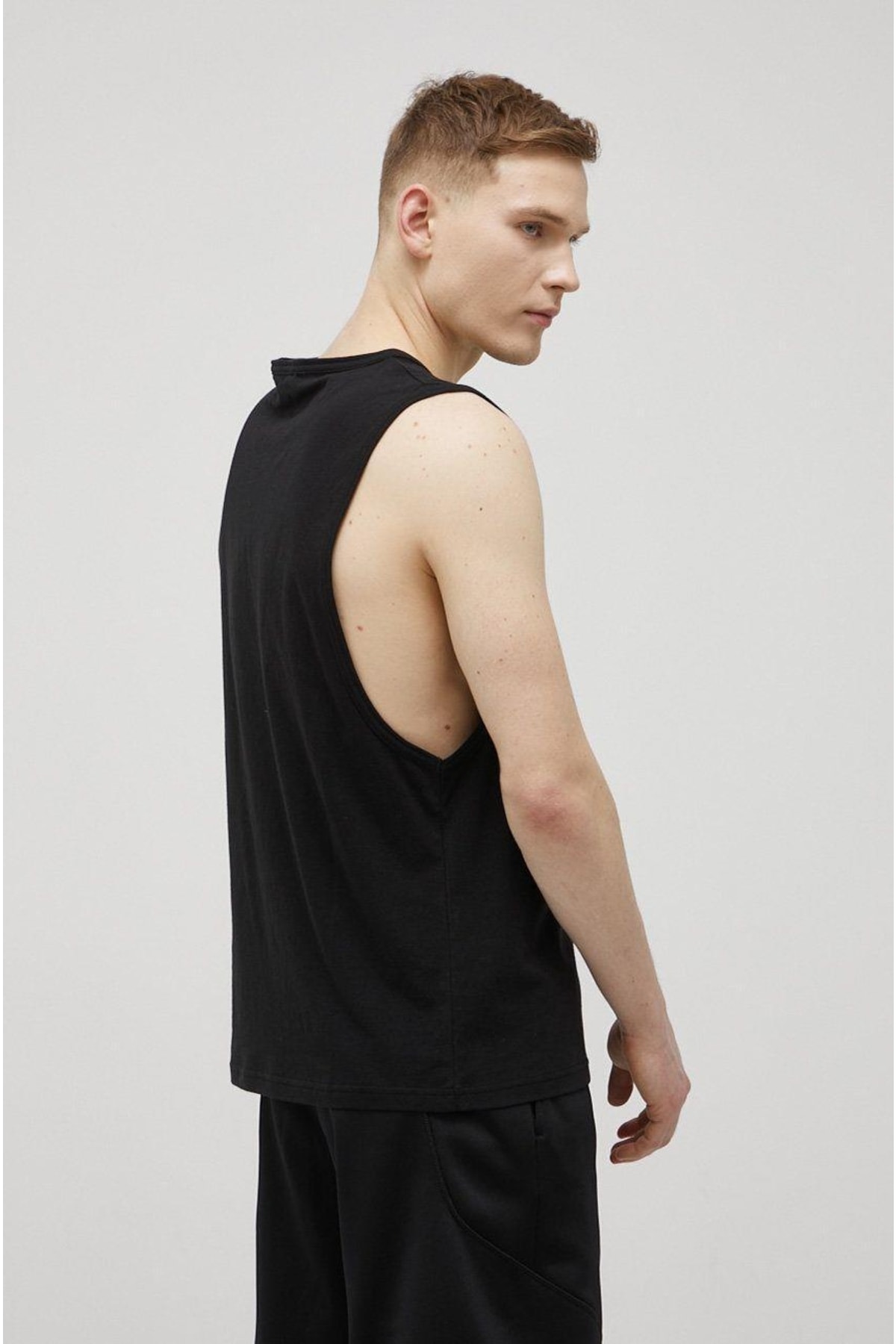 تیشرت مردانه مشکی کلوین کلاین | 22YKM0KM00758 اورجینال - تصویر 3