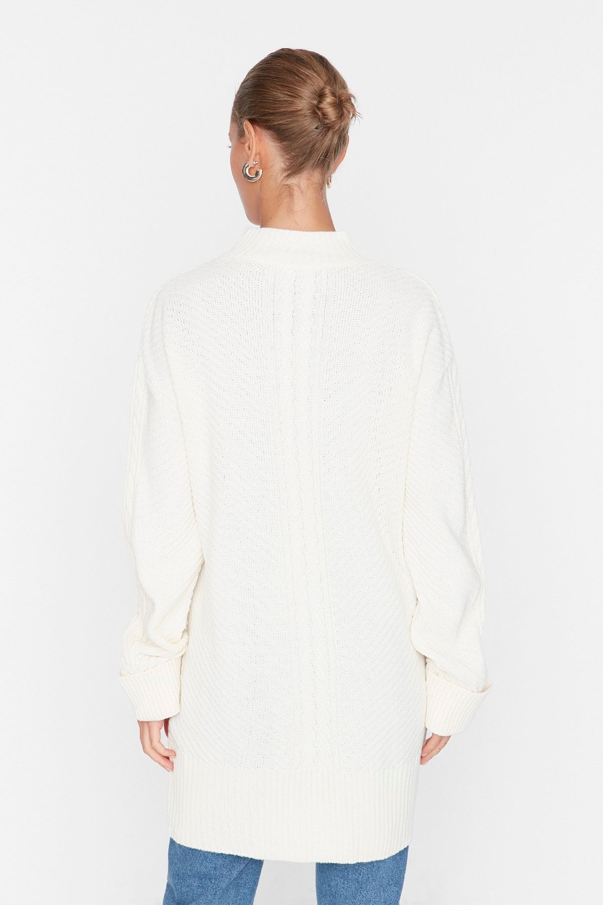 Trendyol Modest-Ecrufarbener Strickpullover mit Zopfmuster und detailliertem Muster TCTAW23KZ00071 5