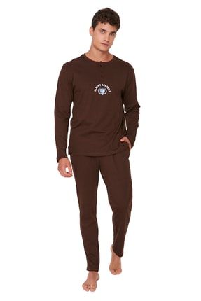 Erkek Kahverengi Regular Fit Düğmeli Yaka Baskılı Örme Pijama Takımı TMNAW23PT00031
