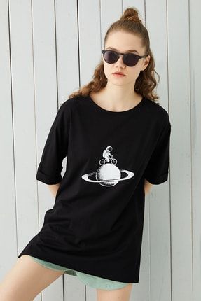 Kadın Siyah Astronot Baskılı Tshirt TRZ104