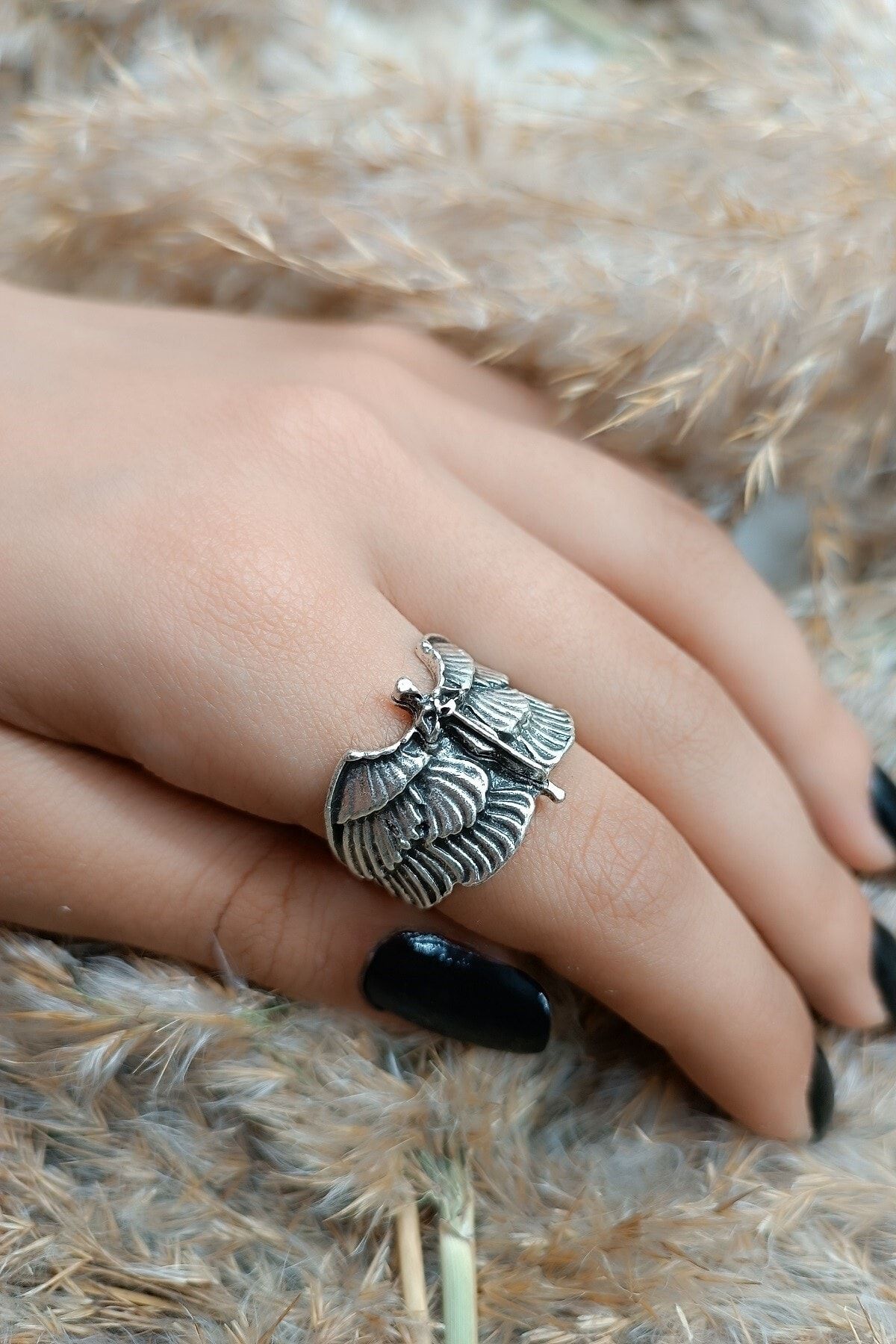 Adjustable angel shop wing ring