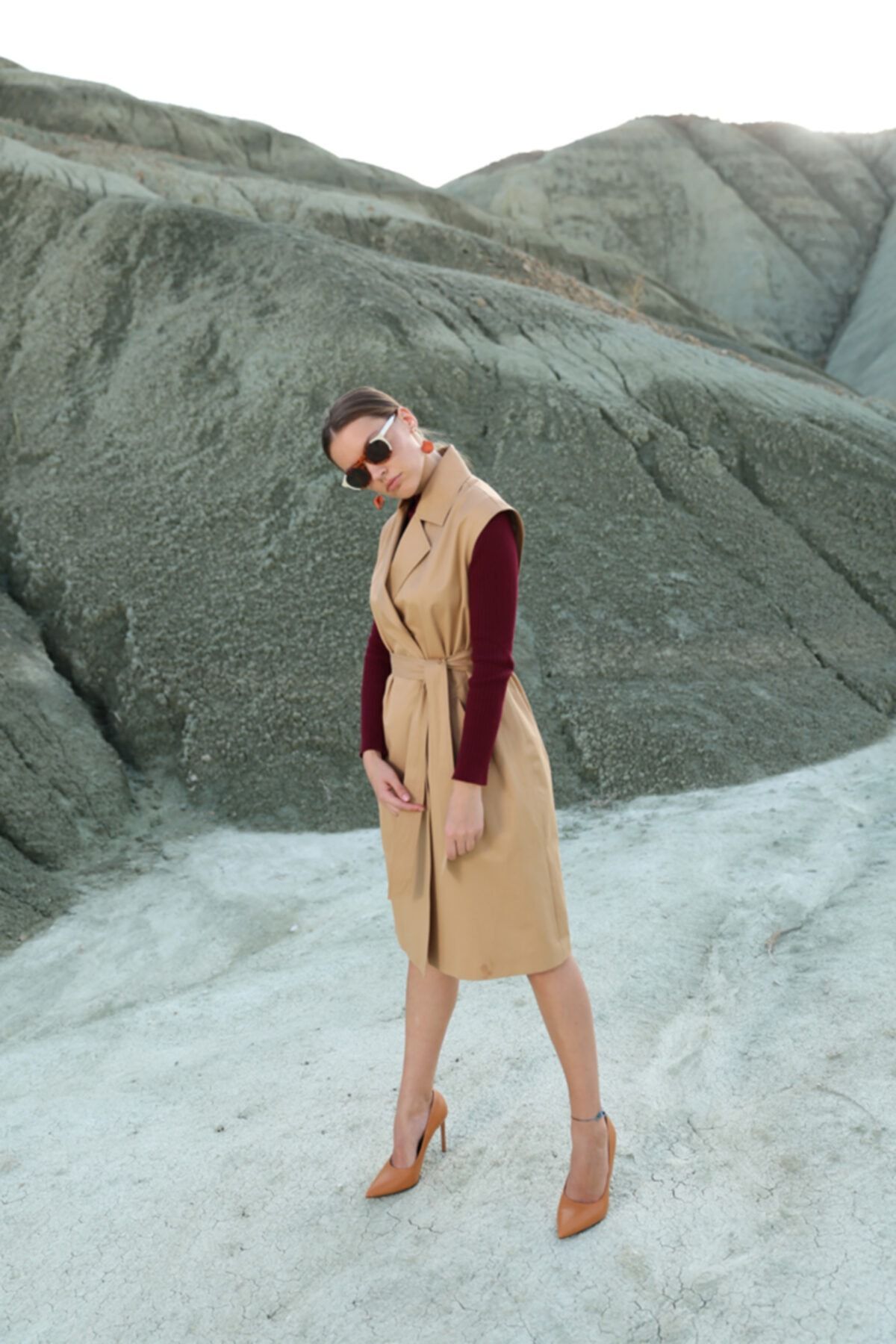 Oilemaperla-Women's Tan Sleeveless Trench Coat 6