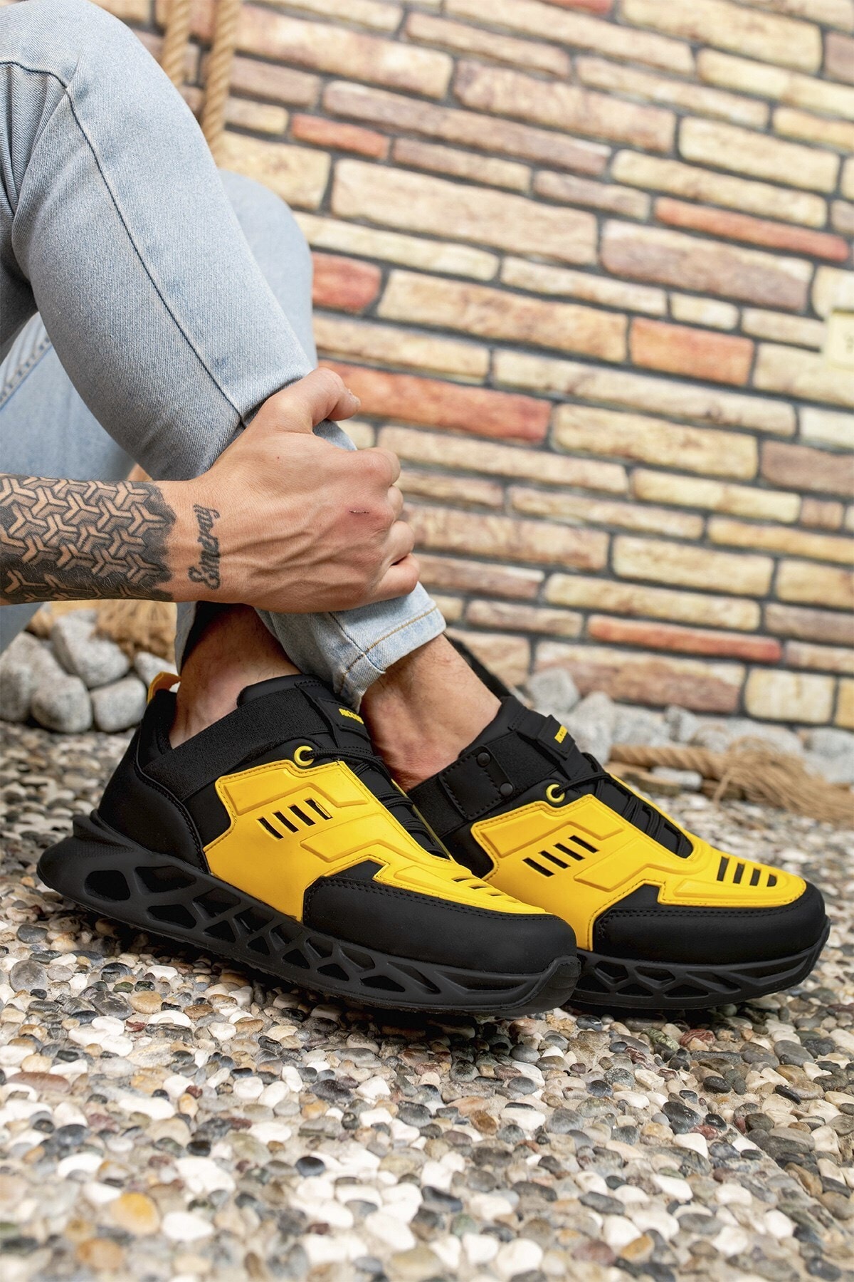 کفش اسپرت معمولی بند دار مردانه مشکی زرد از ریکون Riccon (برند ترکیه)