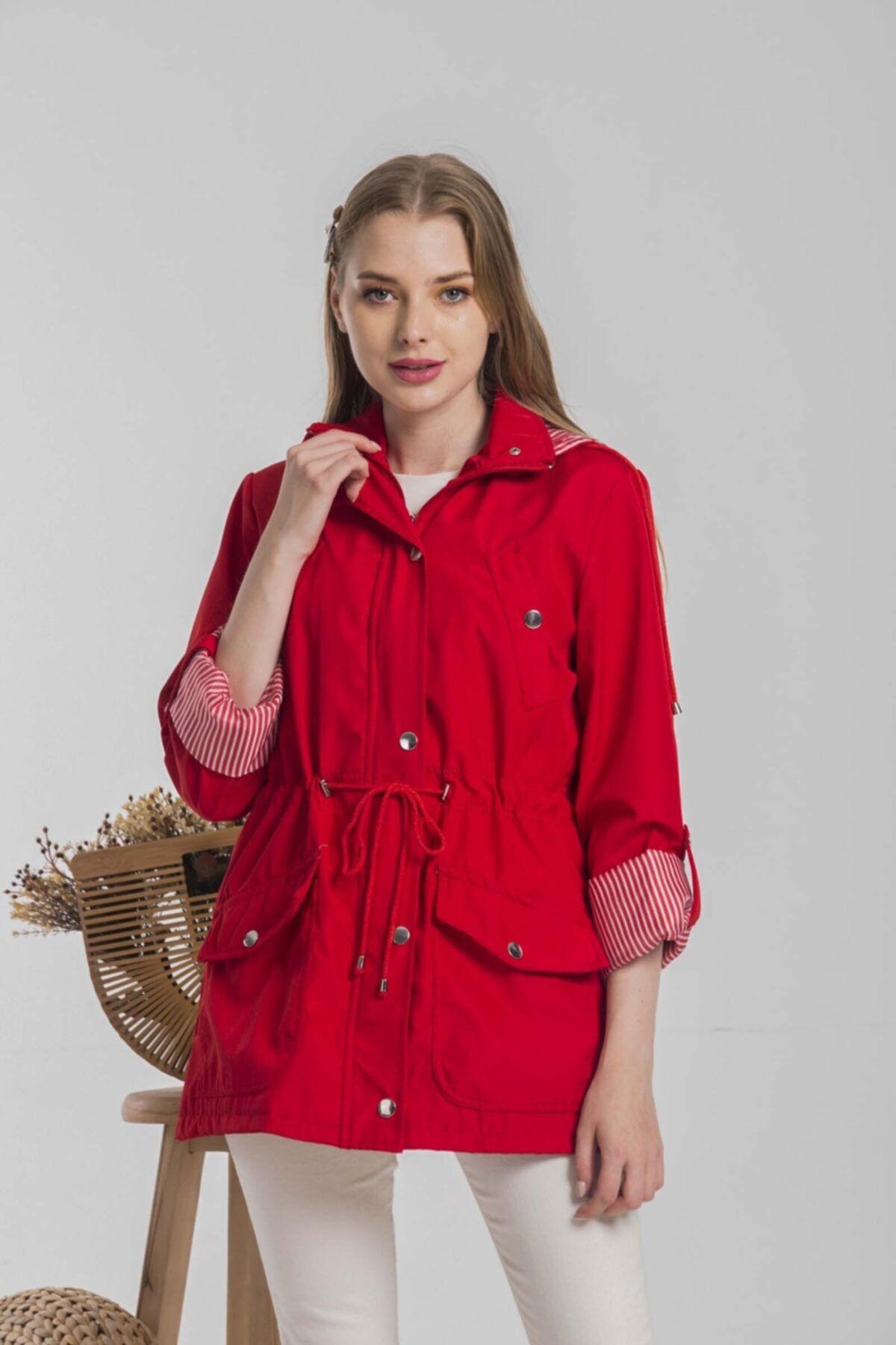 Red short trench top coat