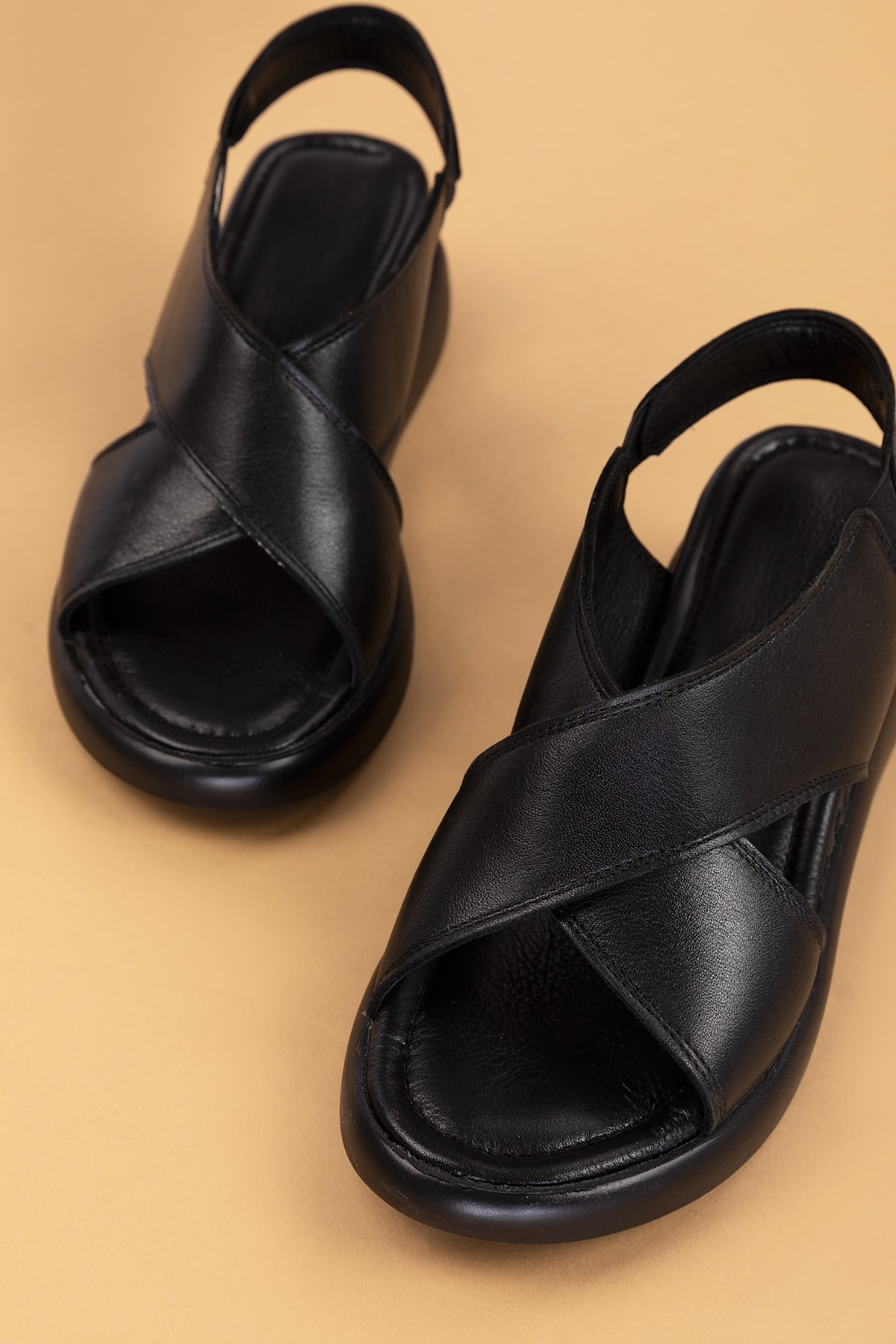 Piel Teri Hakiki Deri Kadın Günlük Çapraz Lastikli Bantlı Sandalet