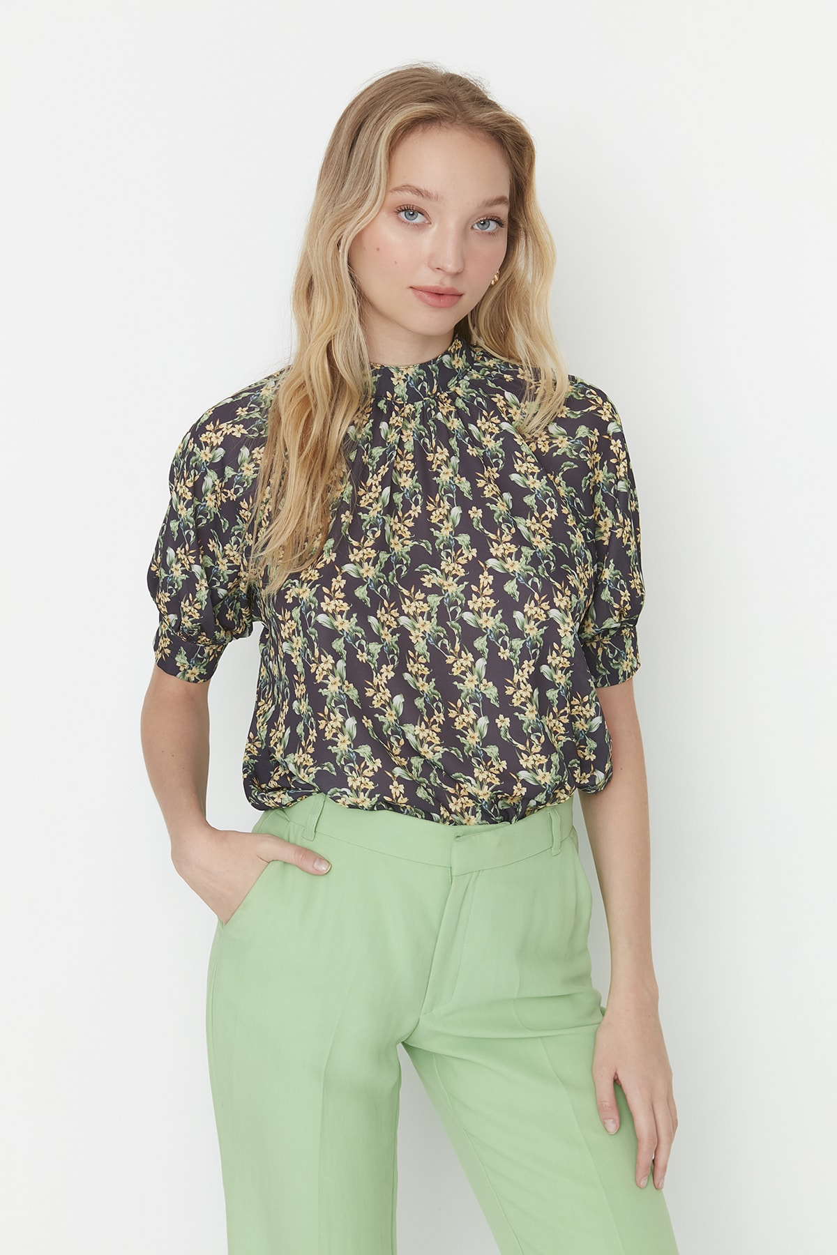 trendyolmilla-printed-blouse-twoaw23bz00149