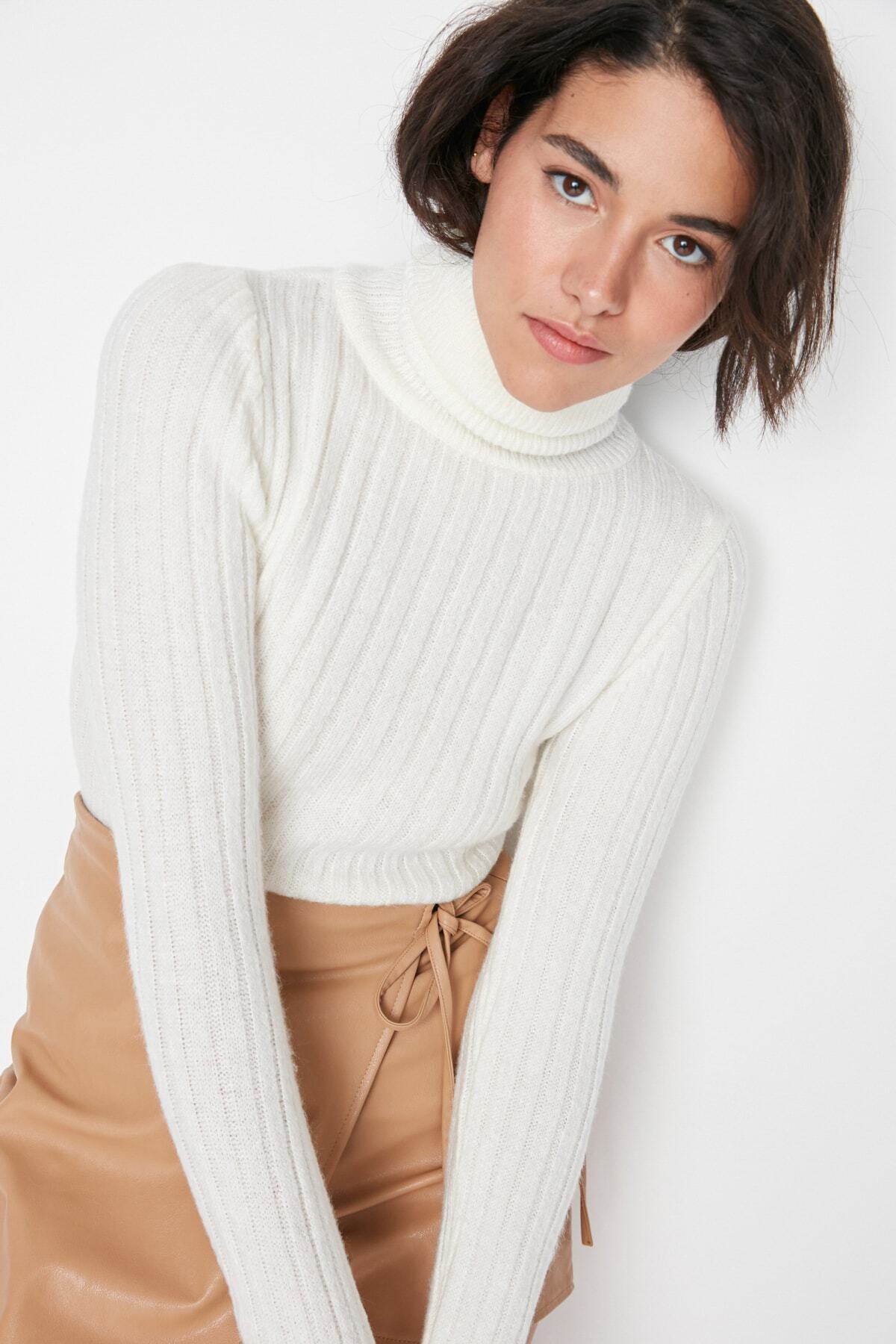 Trendyol Collection-Πλεκτό πουλόβερ με μαλακή υφή Ecru TWOAW20FV0133 2