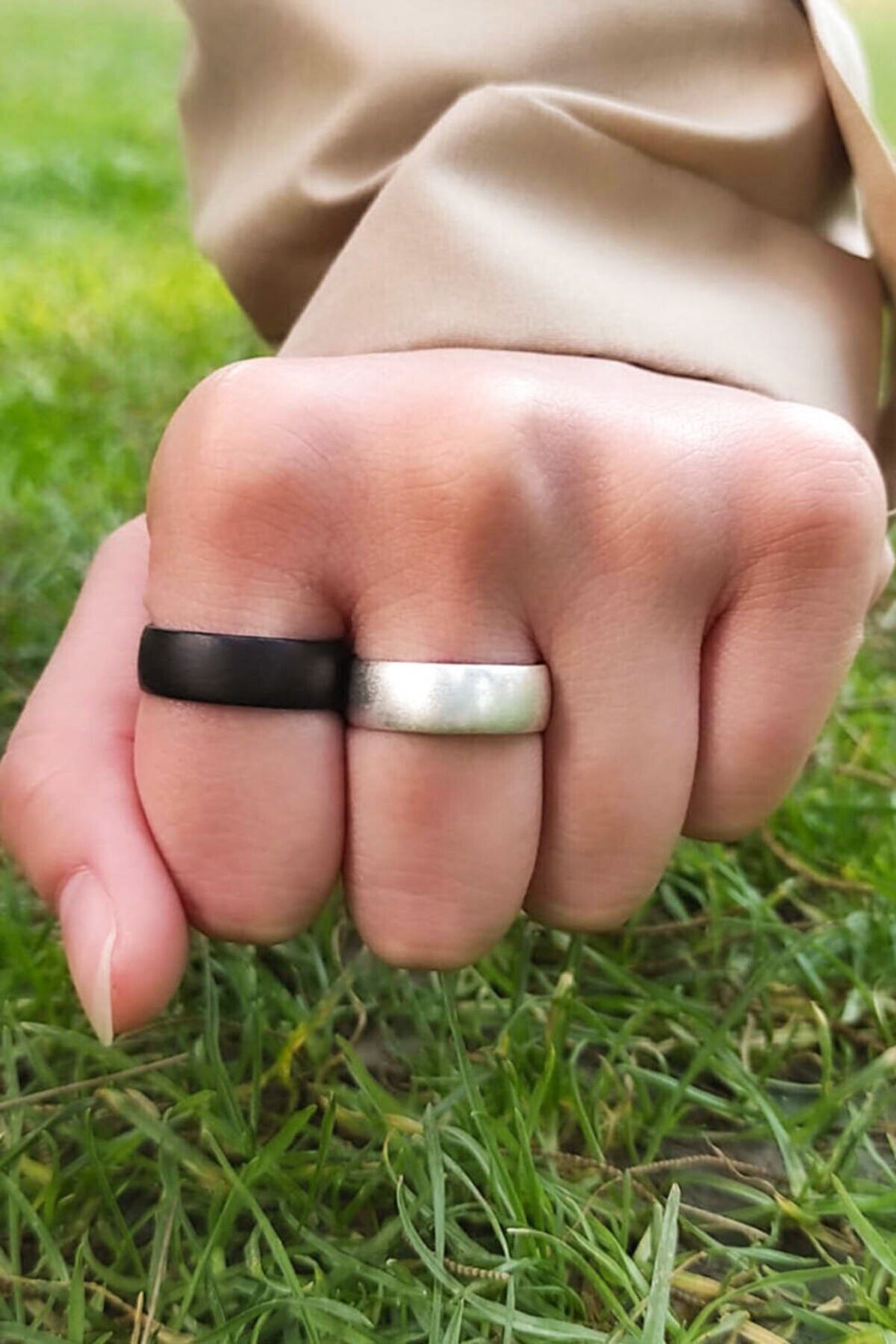 Dark silver outlet ring