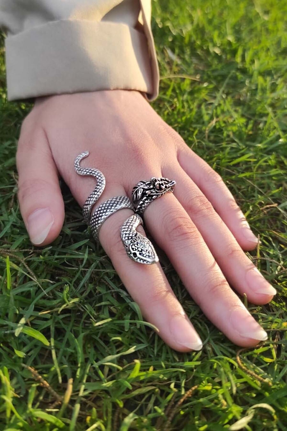 Snake top ring aesthetic