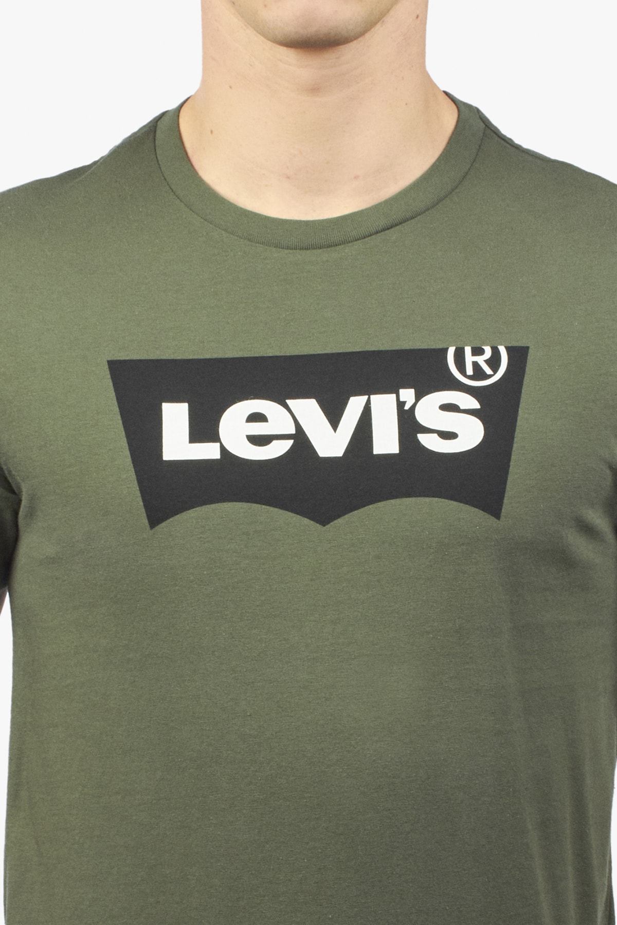 Levi's T-Shirt Grün Slim Fit Fast ausverkauft