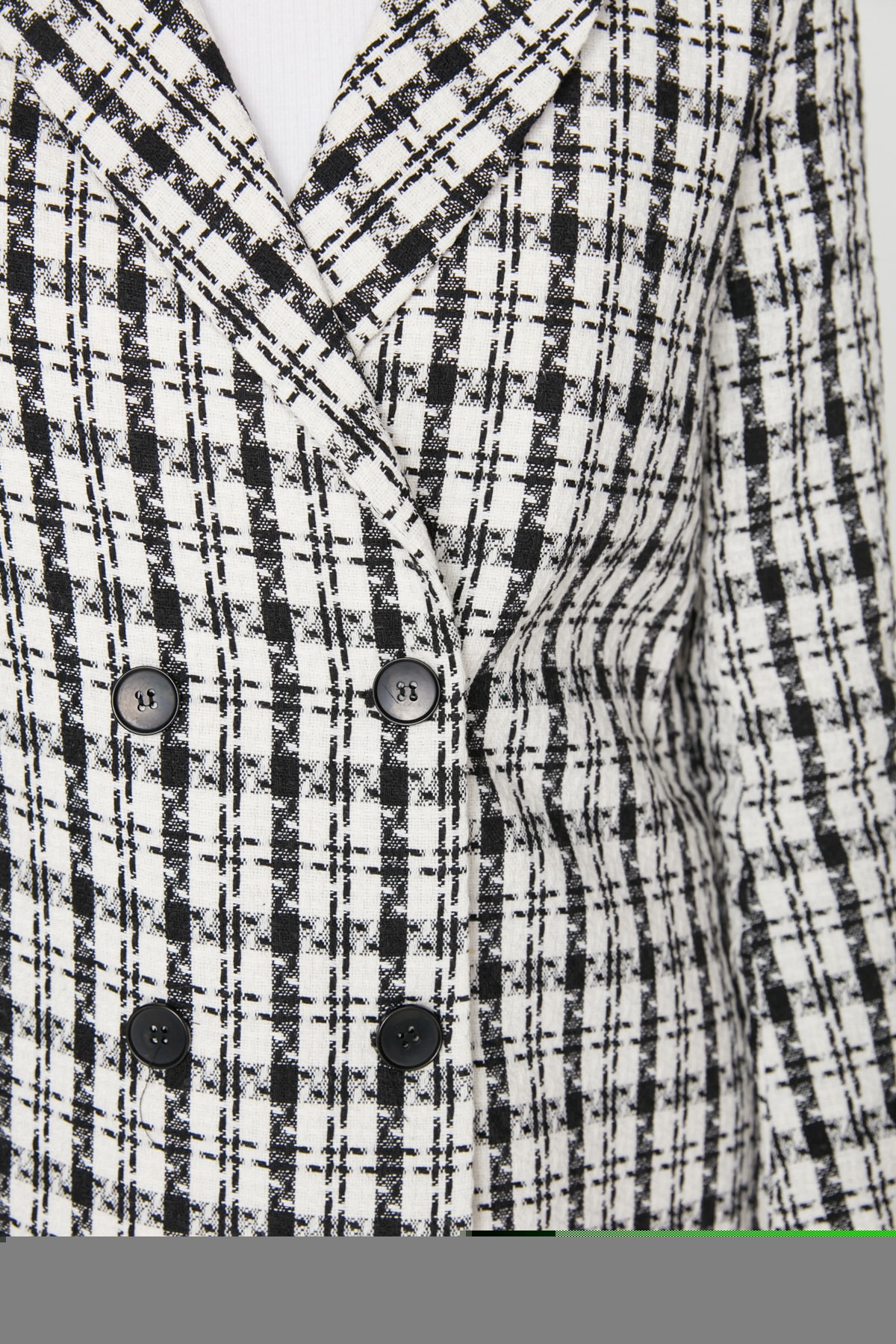 Trendyol Collection Czarna marynarka w kratę zapinana na guziki TWOSS22CE0088