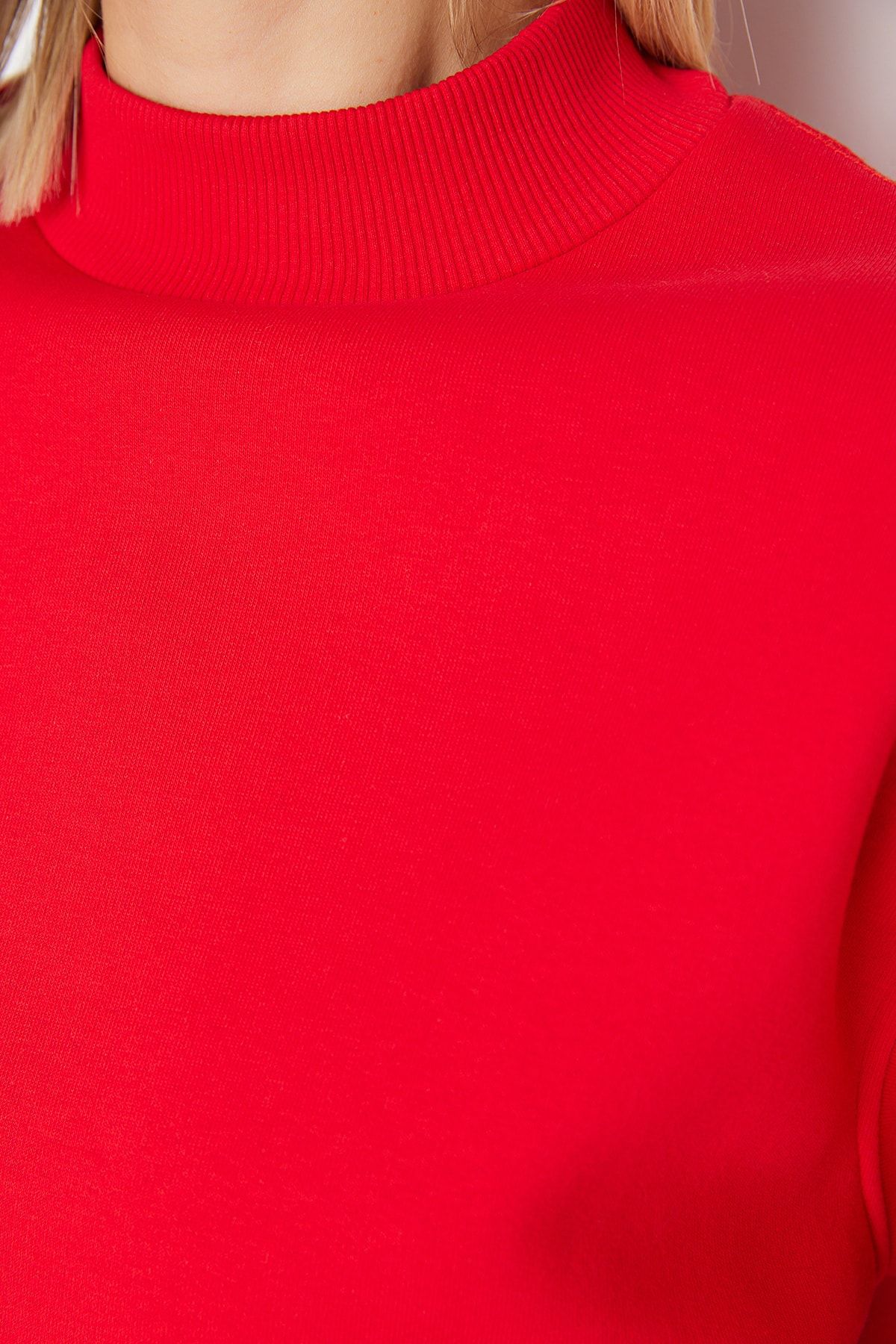 Trendyol Collection-Roter dicker Fleece-Innenstoff mit Stehkragen, entspannte/bequeme Passform, Strick-Sweatshirt TWOAW20SW0584 2