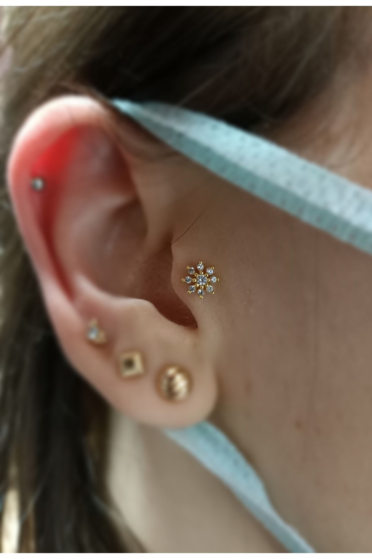 Arescollection Cerrahi Çelik Gold Çiçek Tragus Piercing