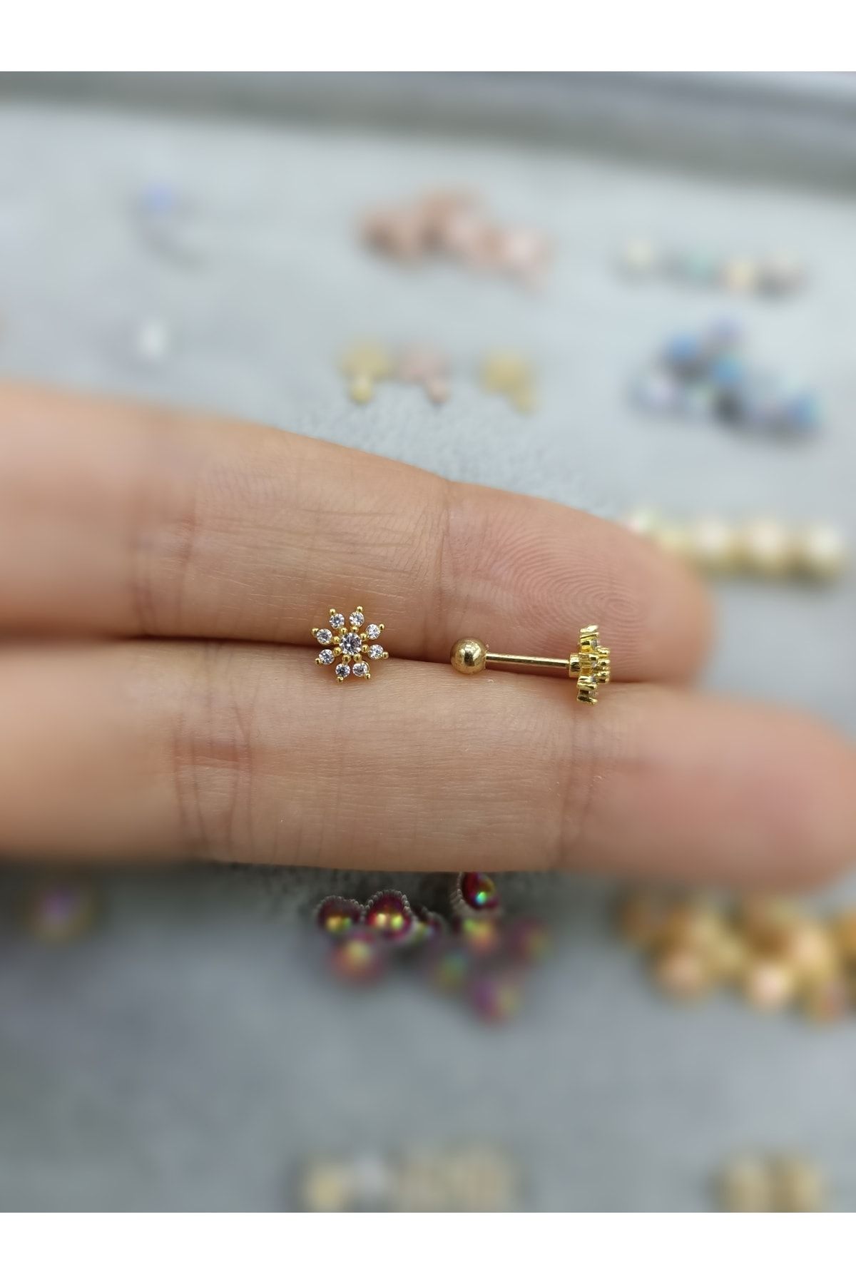 Arescollection Cerrahi Çelik Gold Çiçek Tragus Piercing
