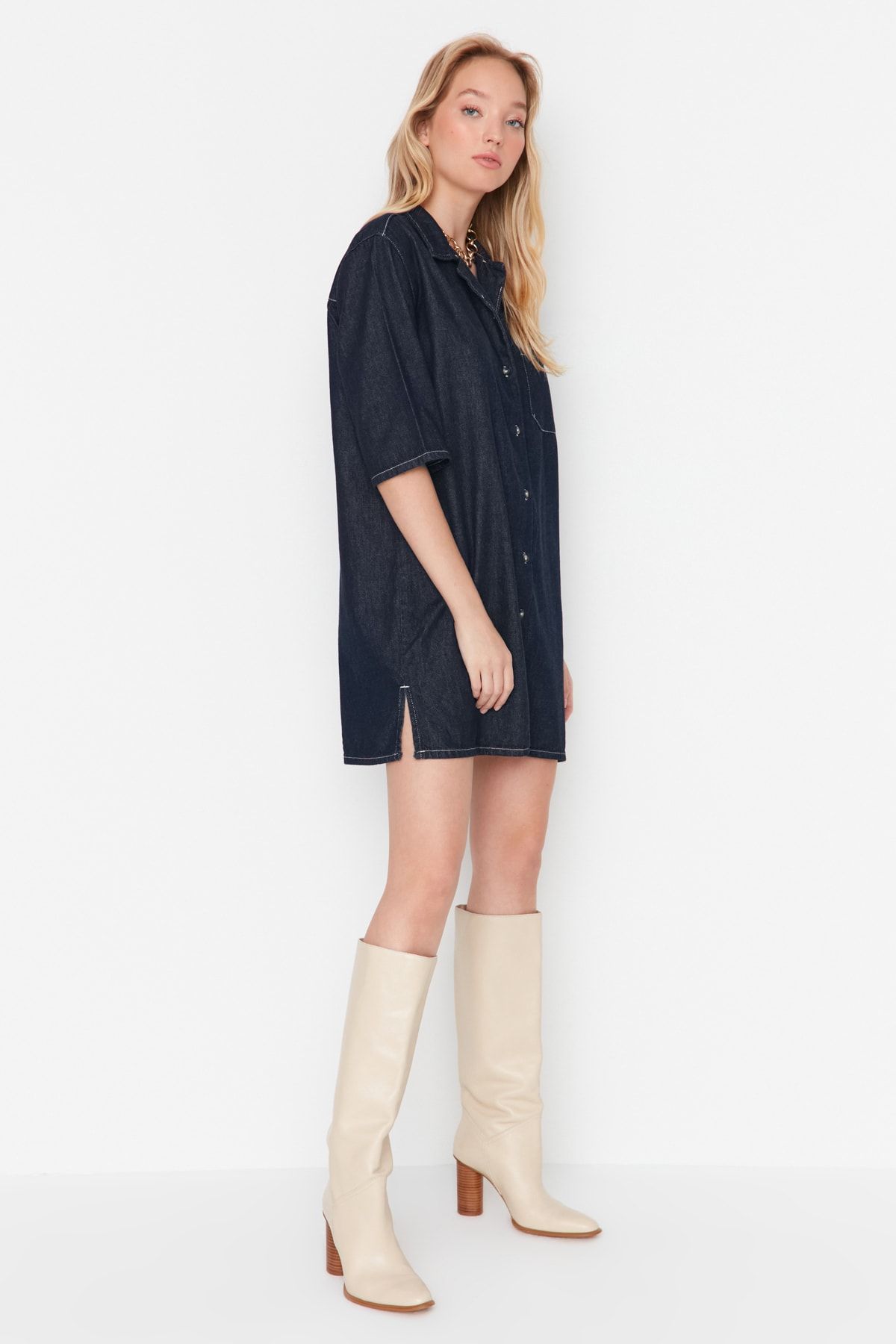 TRENDYOLMİLLA Lacivert Önden Düğmeli Yırtmaç Detaylı Mini Denim Elbise TWOAW23EL00657