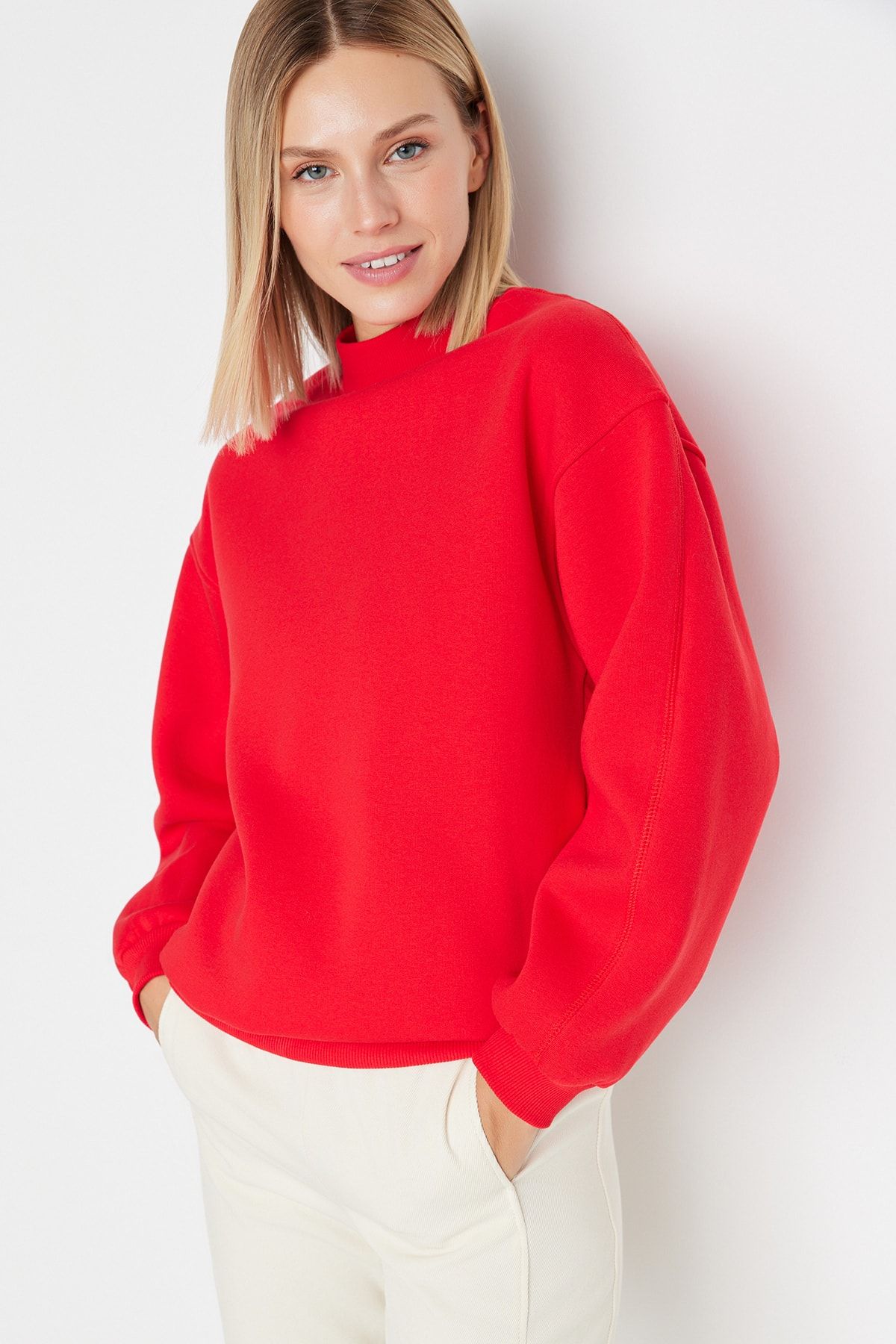 Trendyol Collection-Roter dicker Fleece-Innenstoff mit Stehkragen, entspannte/bequeme Passform, Strick-Sweatshirt TWOAW20SW0584 1