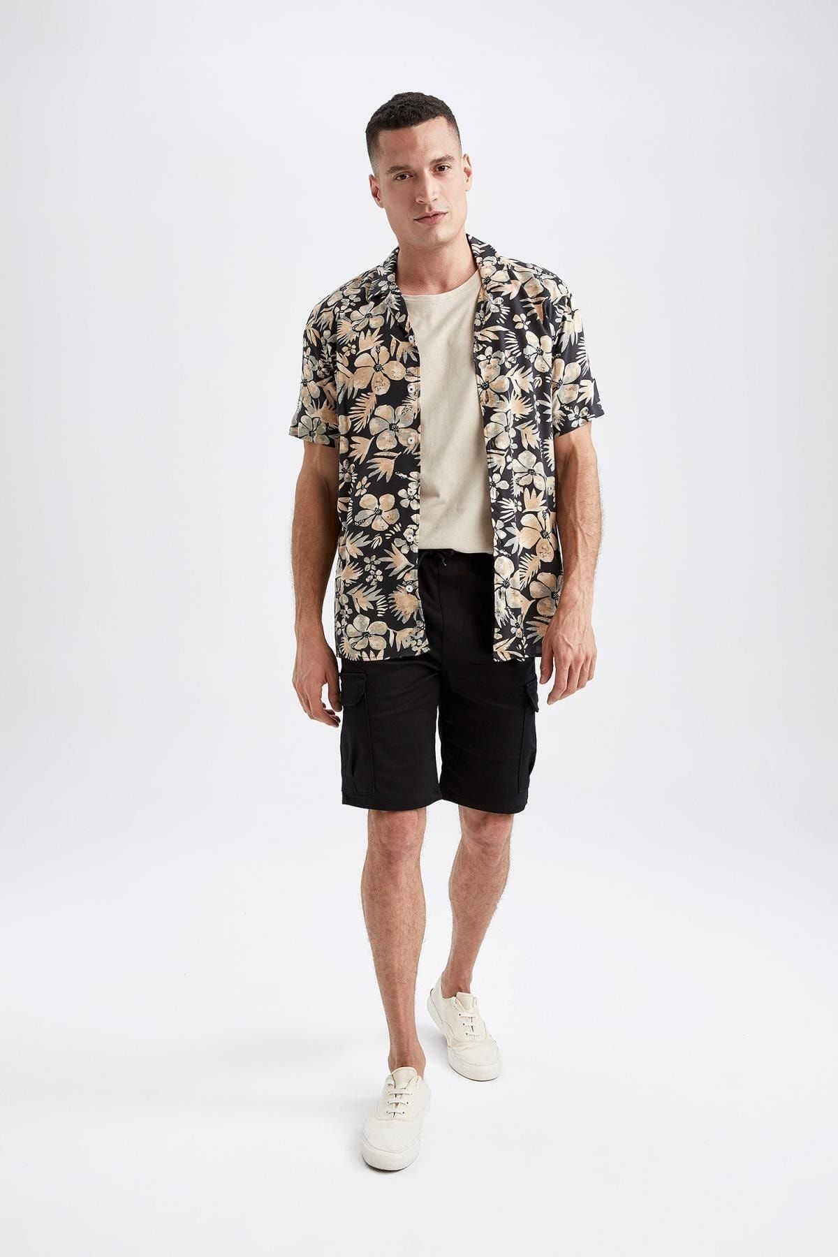 DeFacto Shorts Schwarz Mittlerer Bund
