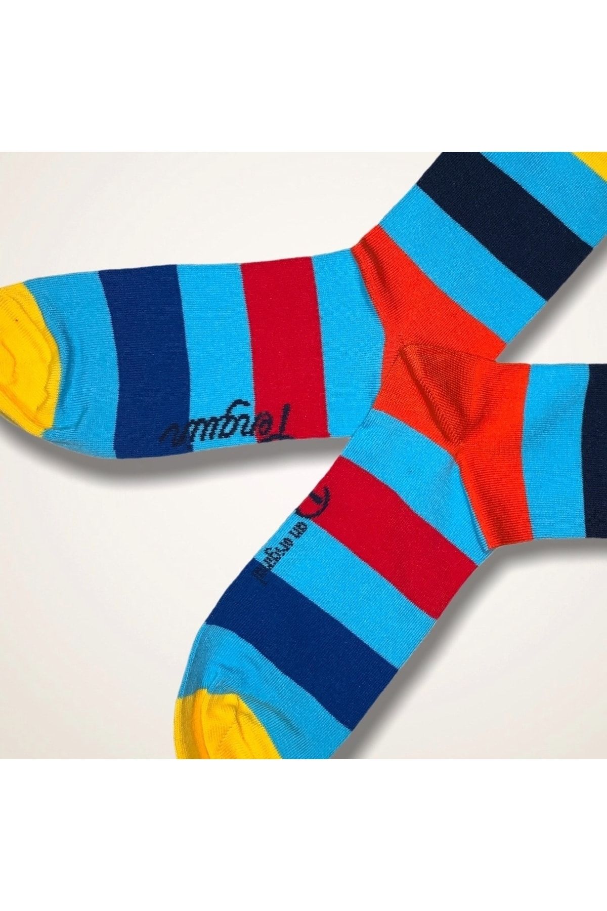 An Original Penguin-Patterned Colorful Socks 2