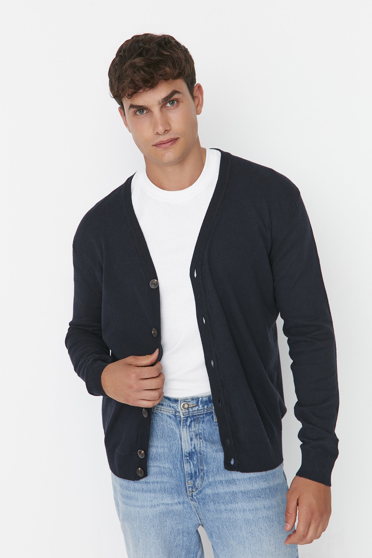 Trendyolmilla  Lacivert Erkek Slim Fit Pamuklu V Yaka Düğmeli Hırka TMNAW21HI0274 - Görsel 7