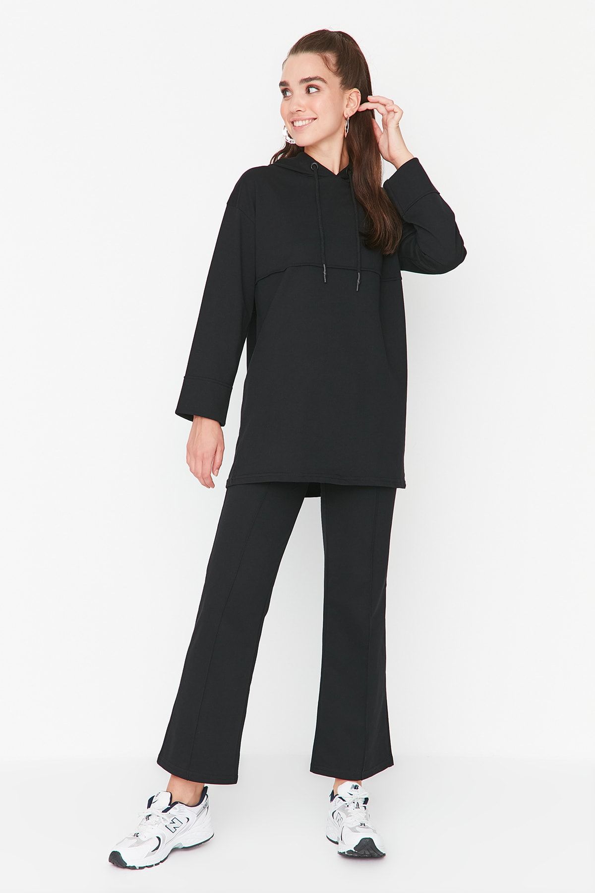 Trendyol Modest-Schwarzes Strick-Trainingsanzug-Set mit Kapuze TCTAW23EN00012 4