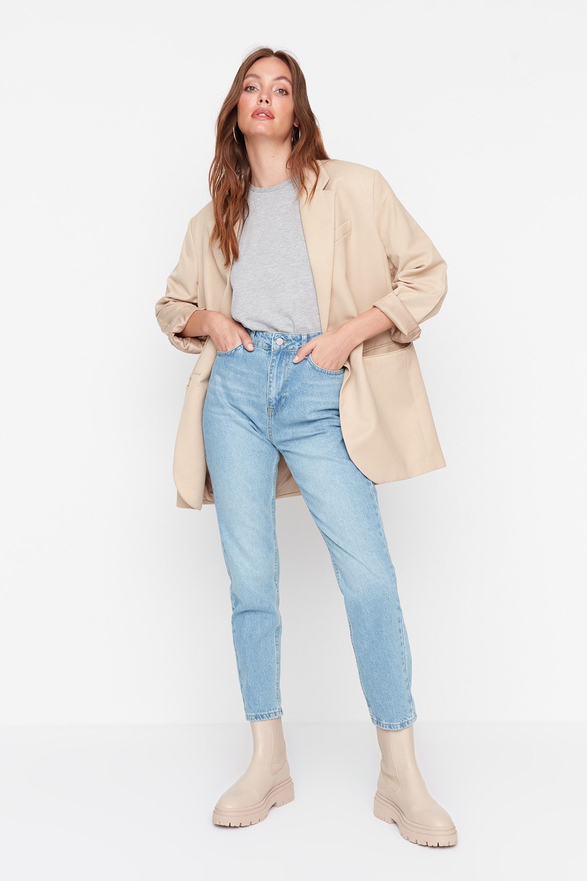 Trendyol Collection Jeans Blau Mom Fast ausverkauft