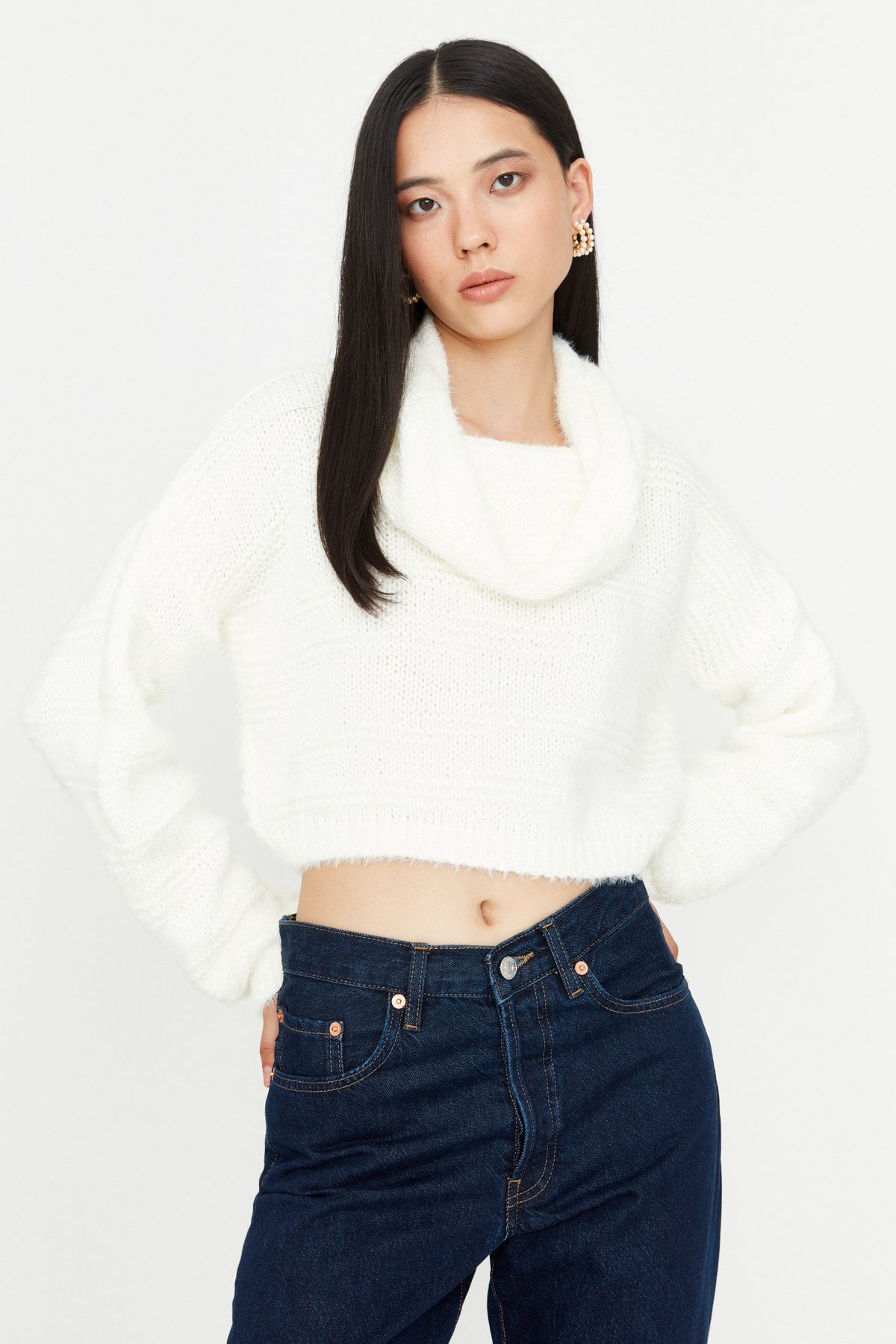 TRENDYOLMİLLA Ekru Crop Sakal İp Triko Kazak TWOAW23KZ01718