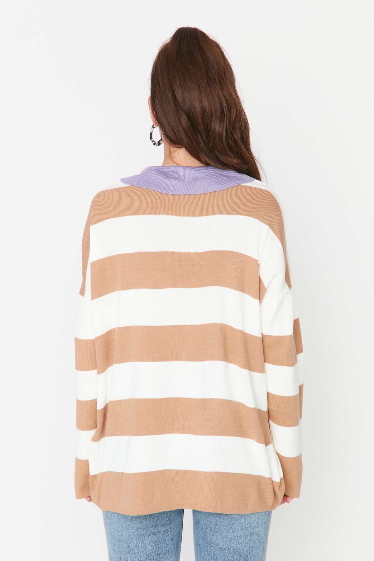 Trendyol Modest Camel Çizgili Polo Yaka Triko Kazak TCTAW23KZ00039 RN9439