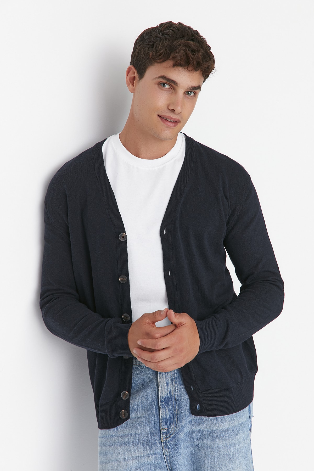 Trendyolmilla  Lacivert Erkek Slim Fit Pamuklu V Yaka Düğmeli Hırka TMNAW21HI0274 - Görsel 8