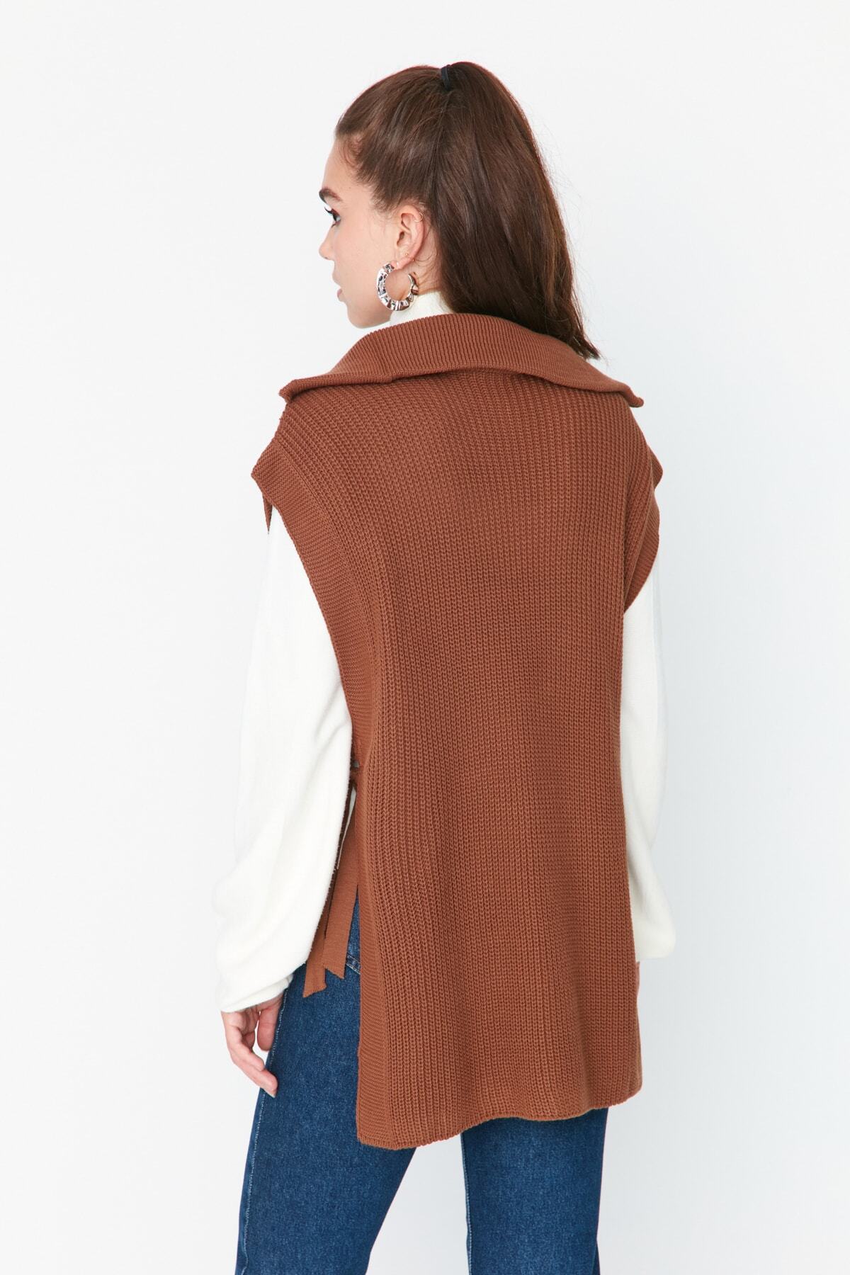Trendyol Modest-Brauner Strickpullover mit seitlichem Bindeband und Reißverschlusskragen, detaillierter Strickpullover TCTAW22UV0009 5