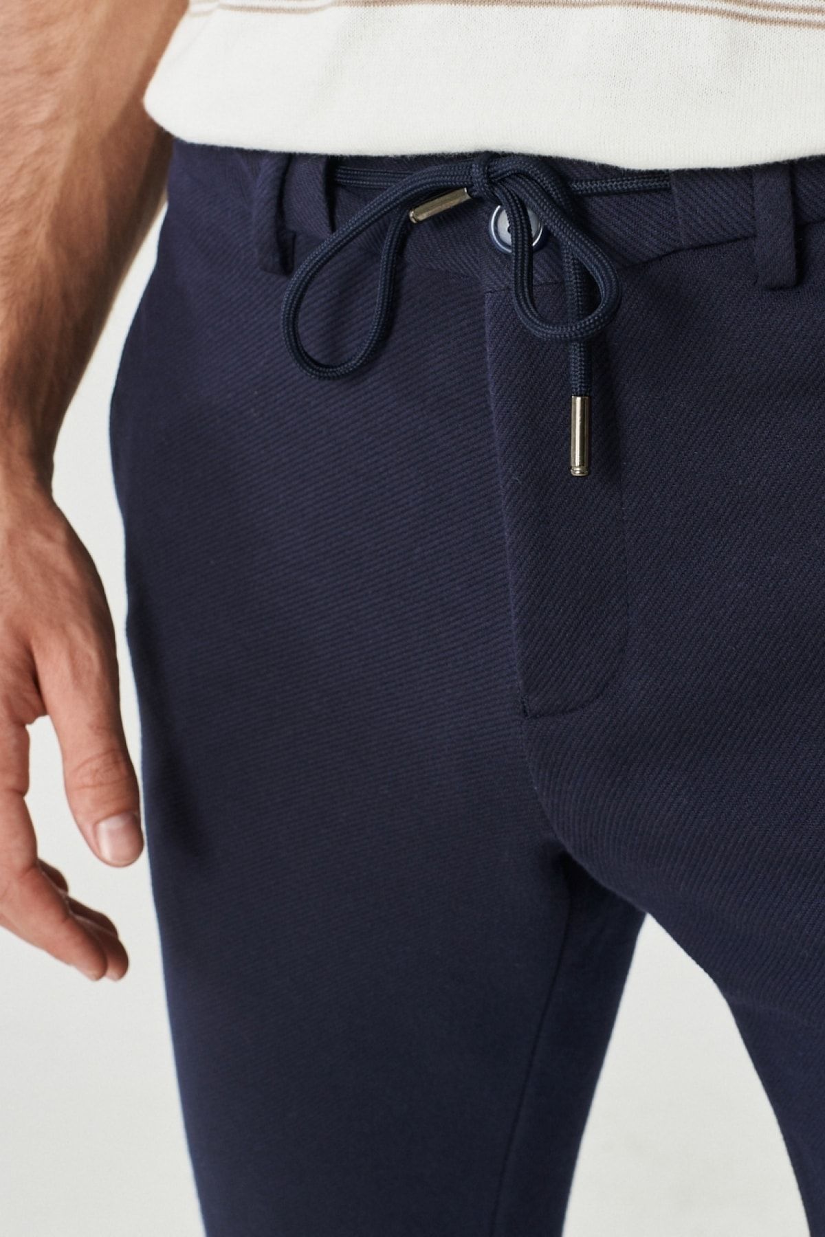 ALTINYILDIZ CLASSICS Erkek Lacivert Slim Fit Dar Kesim Desenli Yan Cepli Beli Bağlamalı Pantolon AN10711